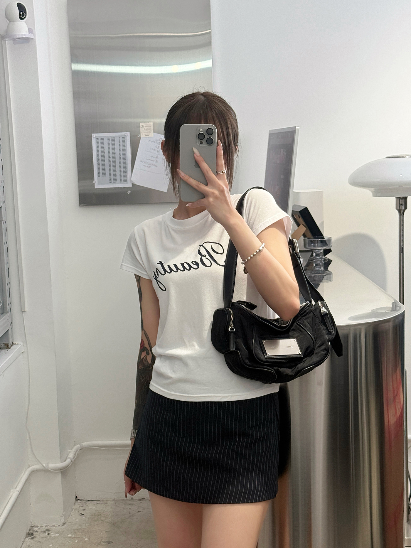 𝐒𝐭𝐫𝐞𝐭𝐜𝐡𝐲 𝐜𝐨𝐧𝐭𝐫𝐚𝐬𝐭 𝐥𝐨𝐠𝐨 𝐟𝐢𝐭𝐭𝐞𝐝 𝐭𝐨𝐩