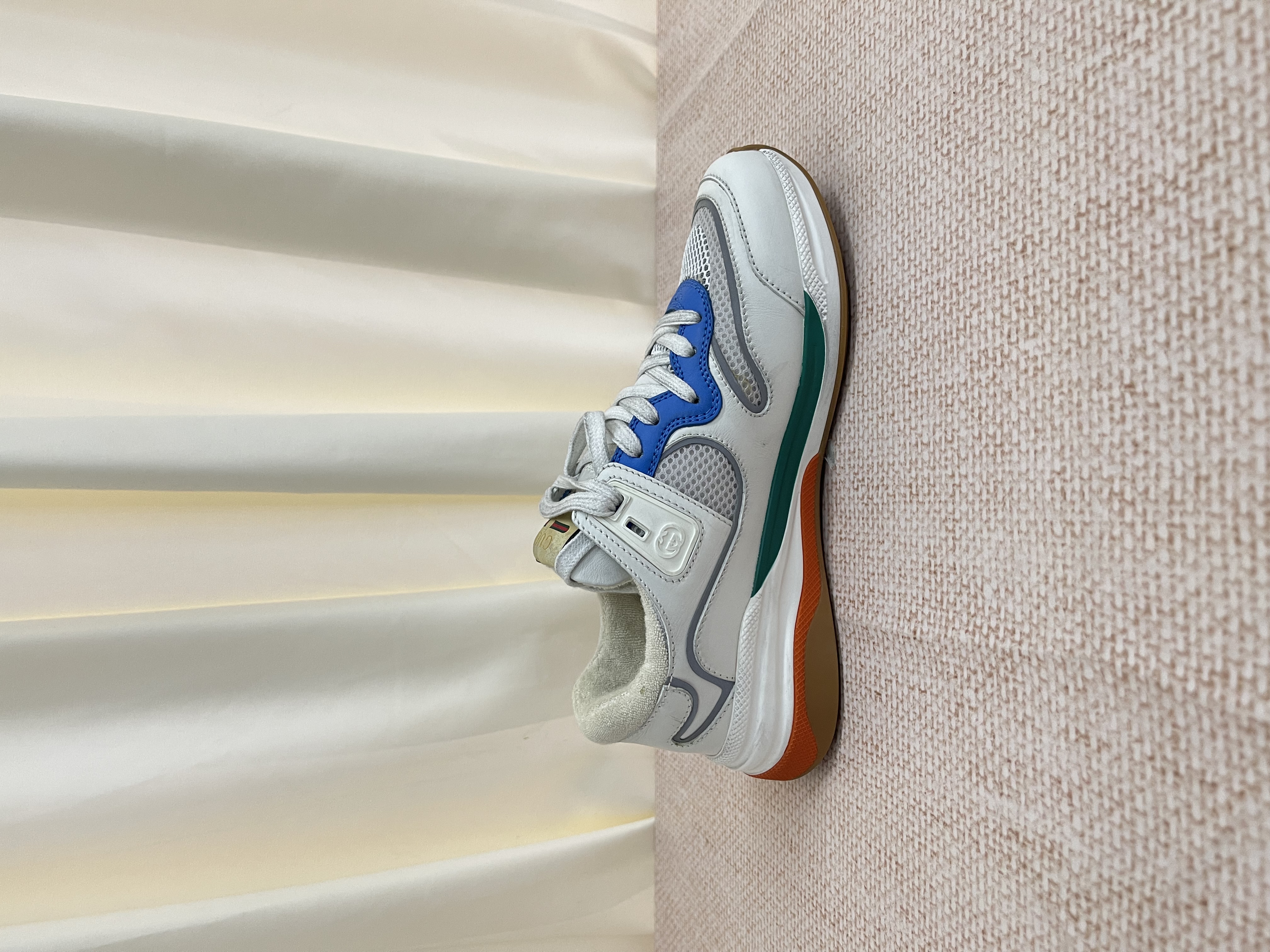 Unused item Gucci Sneakers / Product Code: 26042405