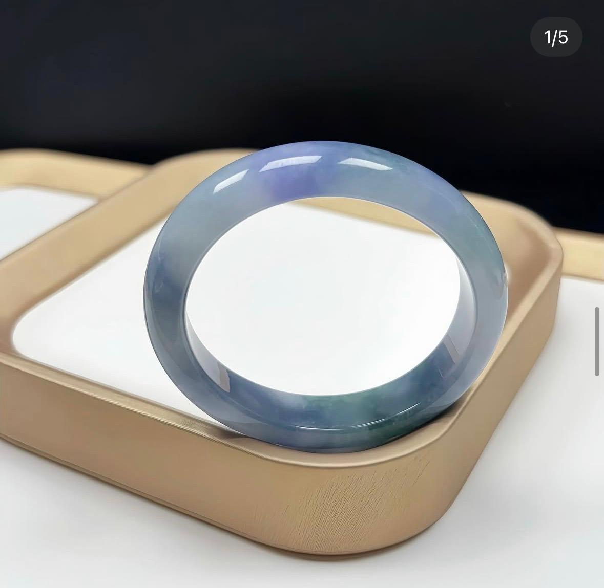 54mm 濃紫飄綠花翡翠貴妃鐲（附送香港鑑定證書）