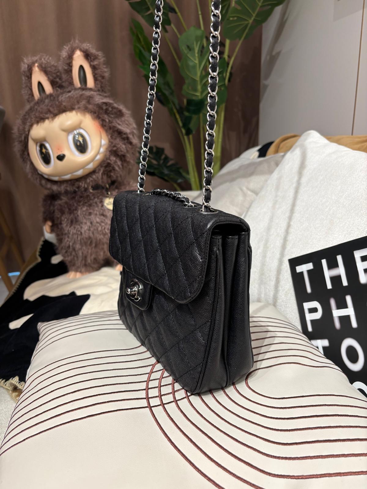 Chanel Classic Flap shoulder bag 100%Authentic, 98%New ✅25Card ✅Dust bag ✅Box