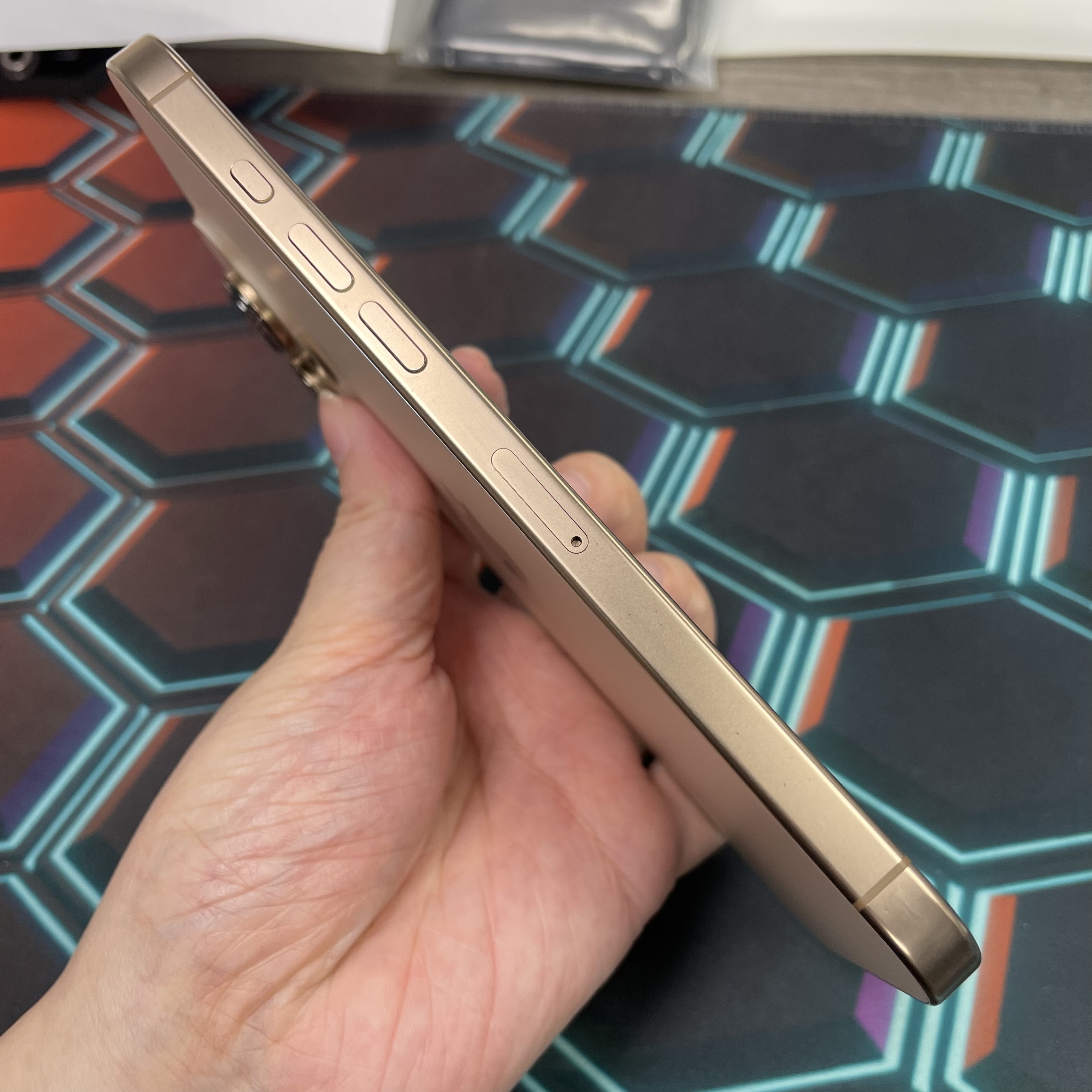 *8226 16 pro max 完美機 512GB 電89 沙色 gold