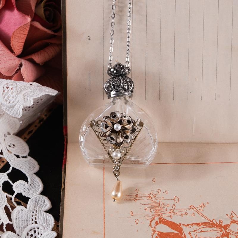 Vintage Art Deco Inspired Fan Pattern Clear Glass Purse Perfume Bottle Necklace - Recomposed New Old Stock(MZ001-8)