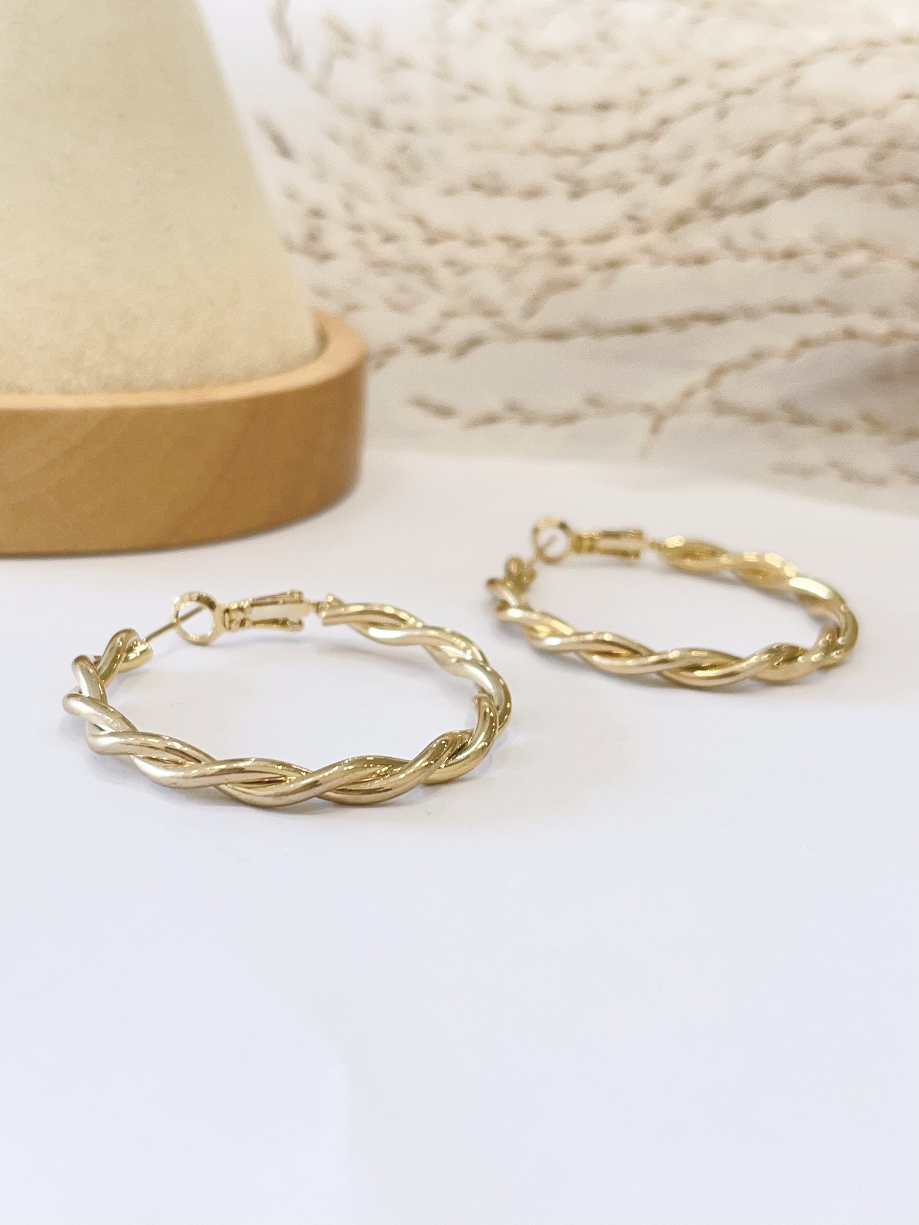 极简金色麻花圆圈耳环