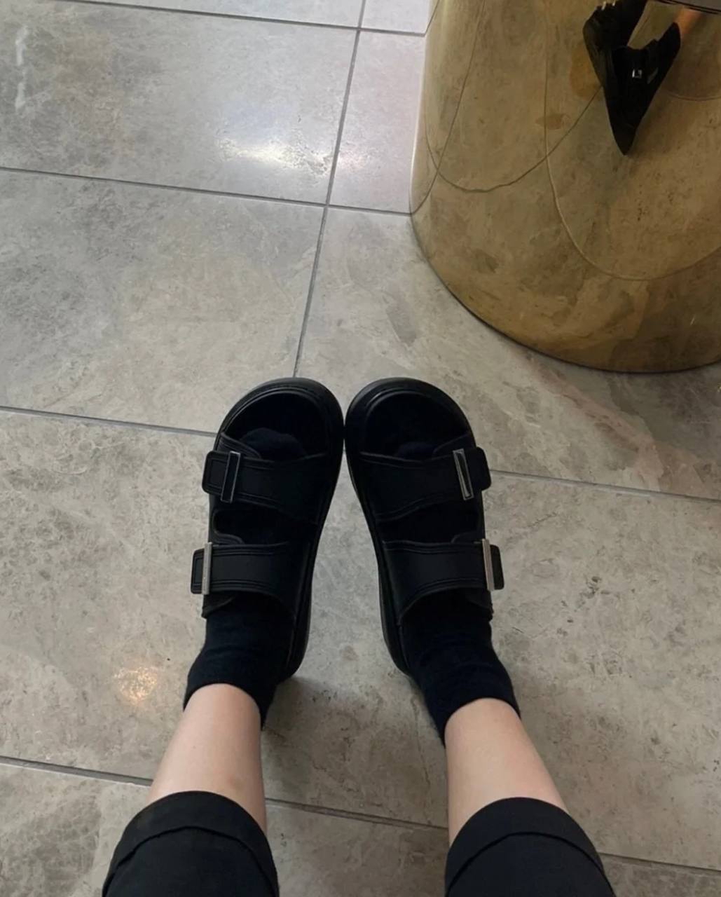 夏天必入款！訂貨📮McQueen 防水拖鞋 size 35-40