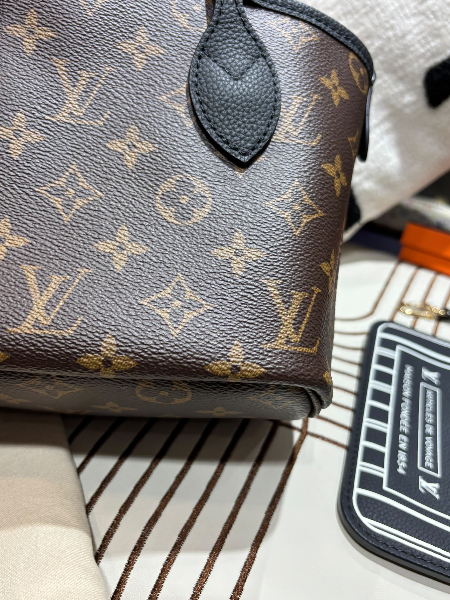 LV Neverfull Inside out bb leather100%Authentic, 99%New ✅pouch ✅Dust bag✅Box