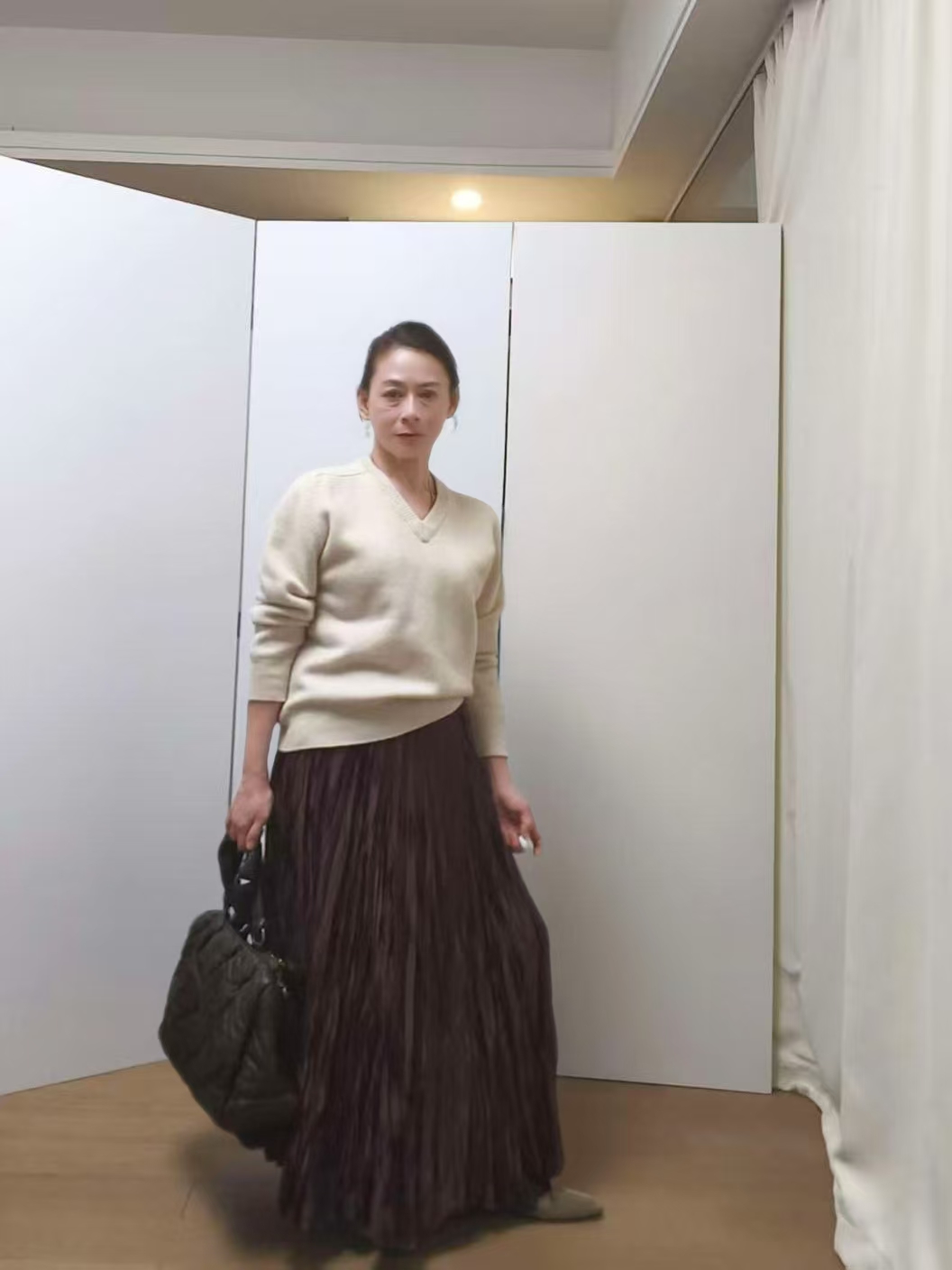 ### #3002, Lambswool Cashmere V- neck Pullover 綿羊毛茄士咩V領針織上衫