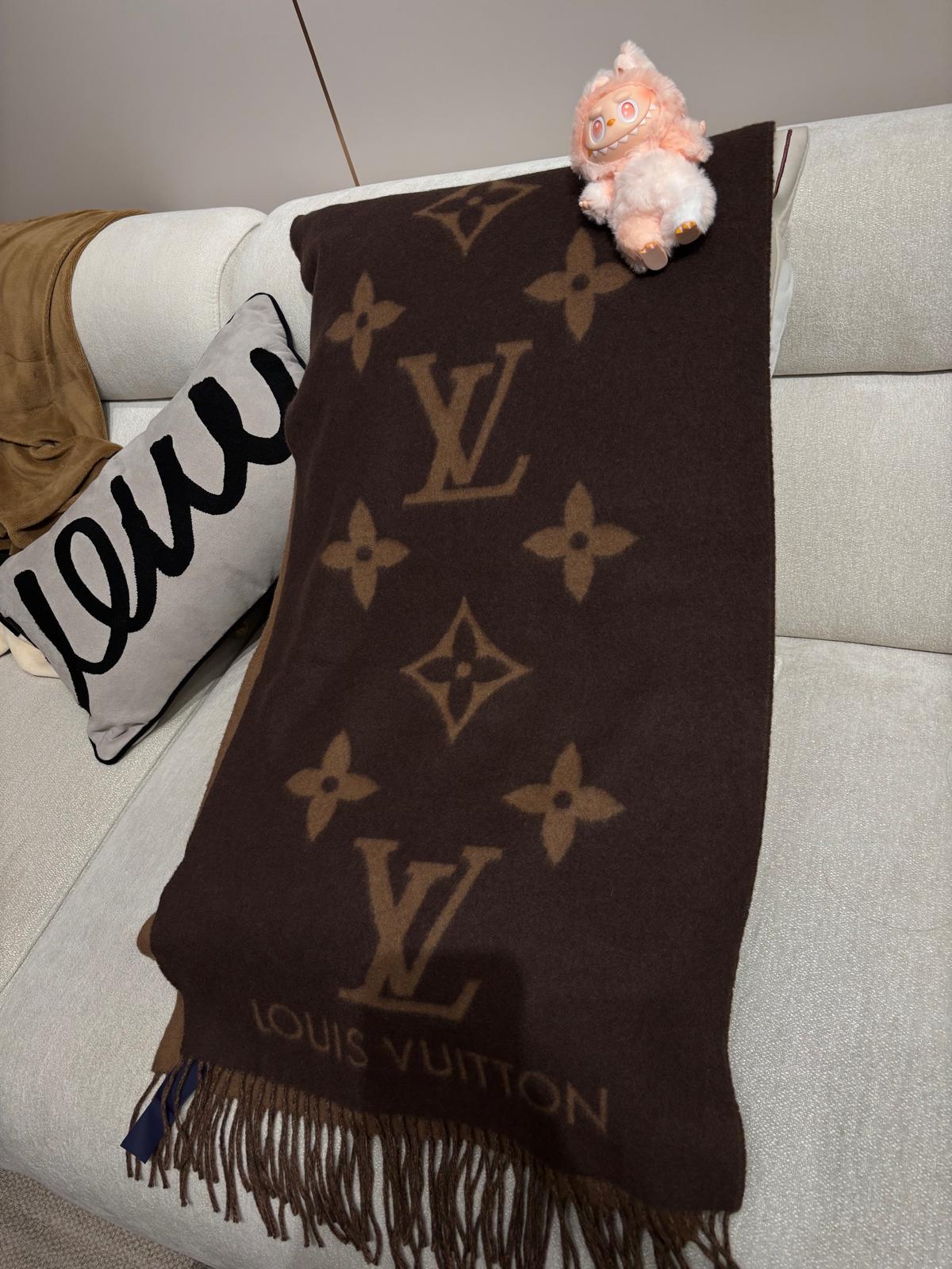 LV Reykjavik Scarf M78125 100%Authentic, Unused ✅Box