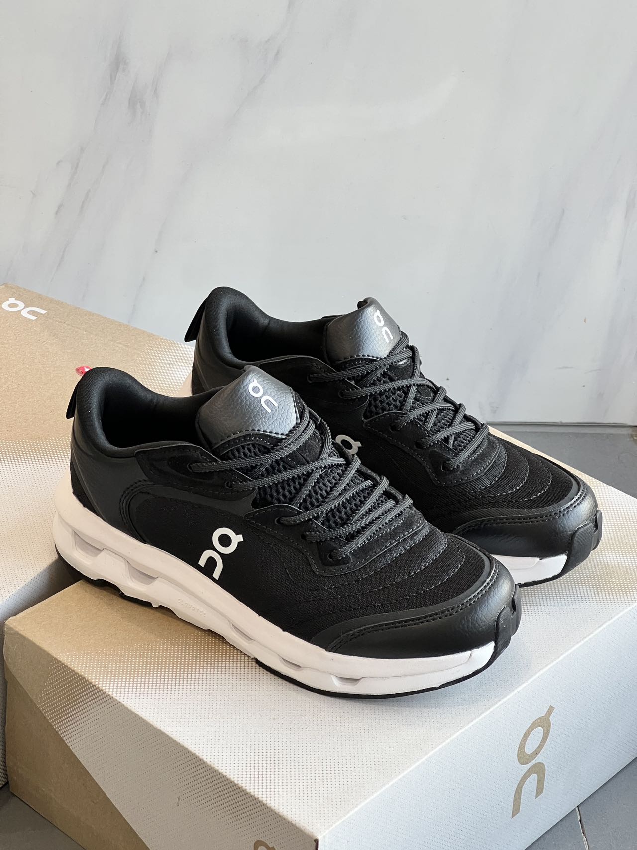 $388對。On 昂跑 Cloudzone Moon 2026 新品 情侶運動跑鞋