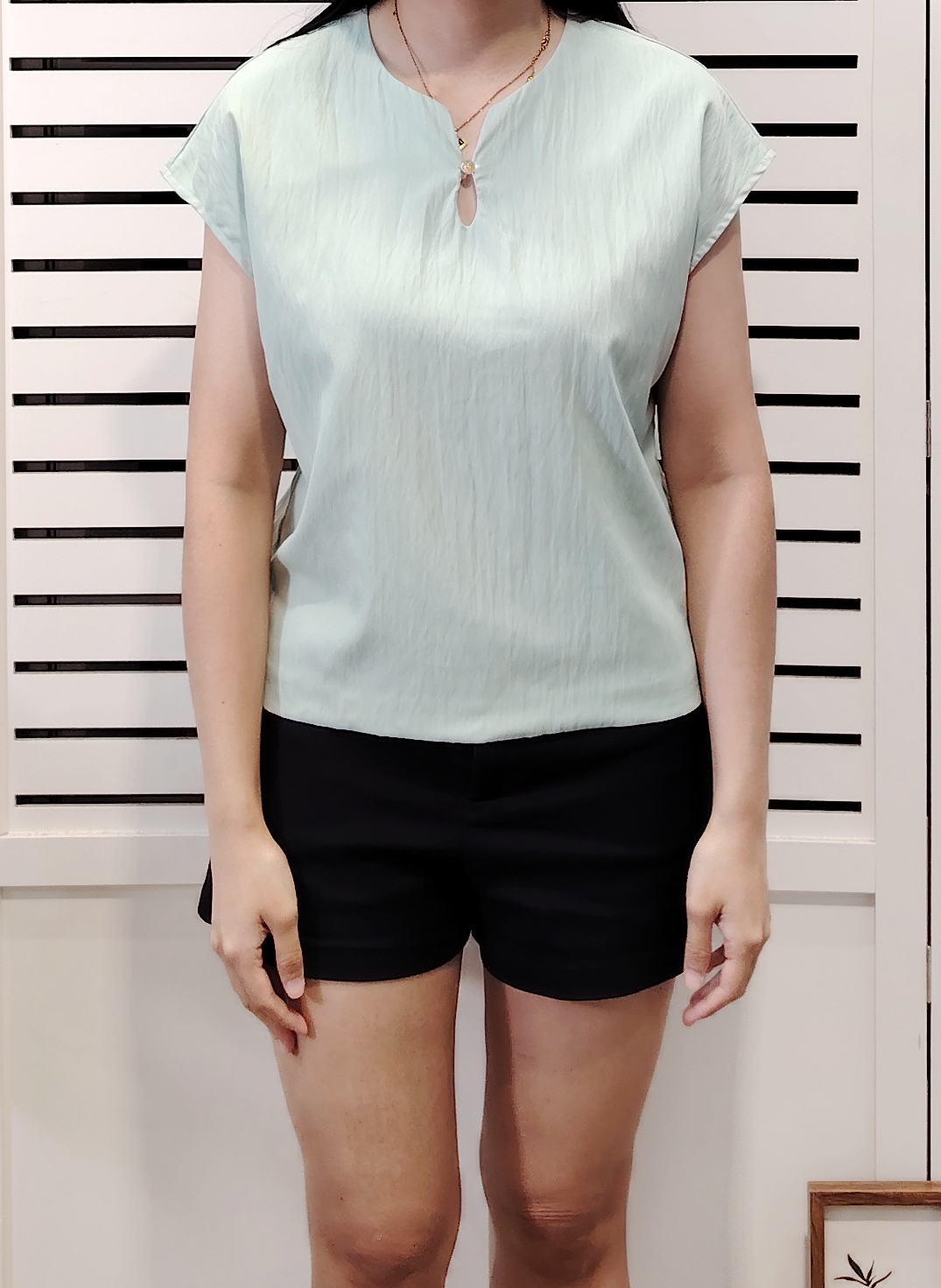 25037 Collar With One Button Blouse