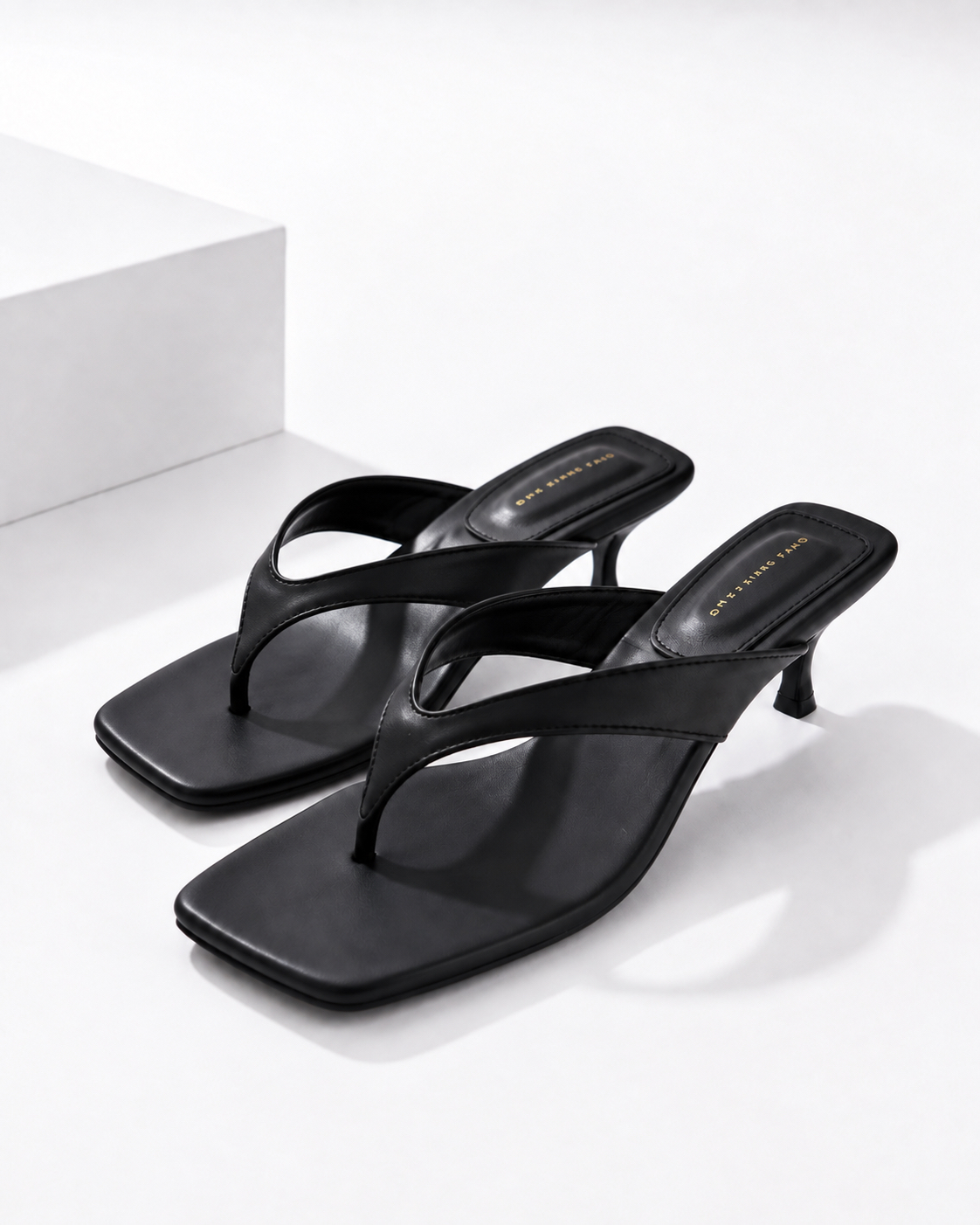 84020 2Colour Colette Thong Heels