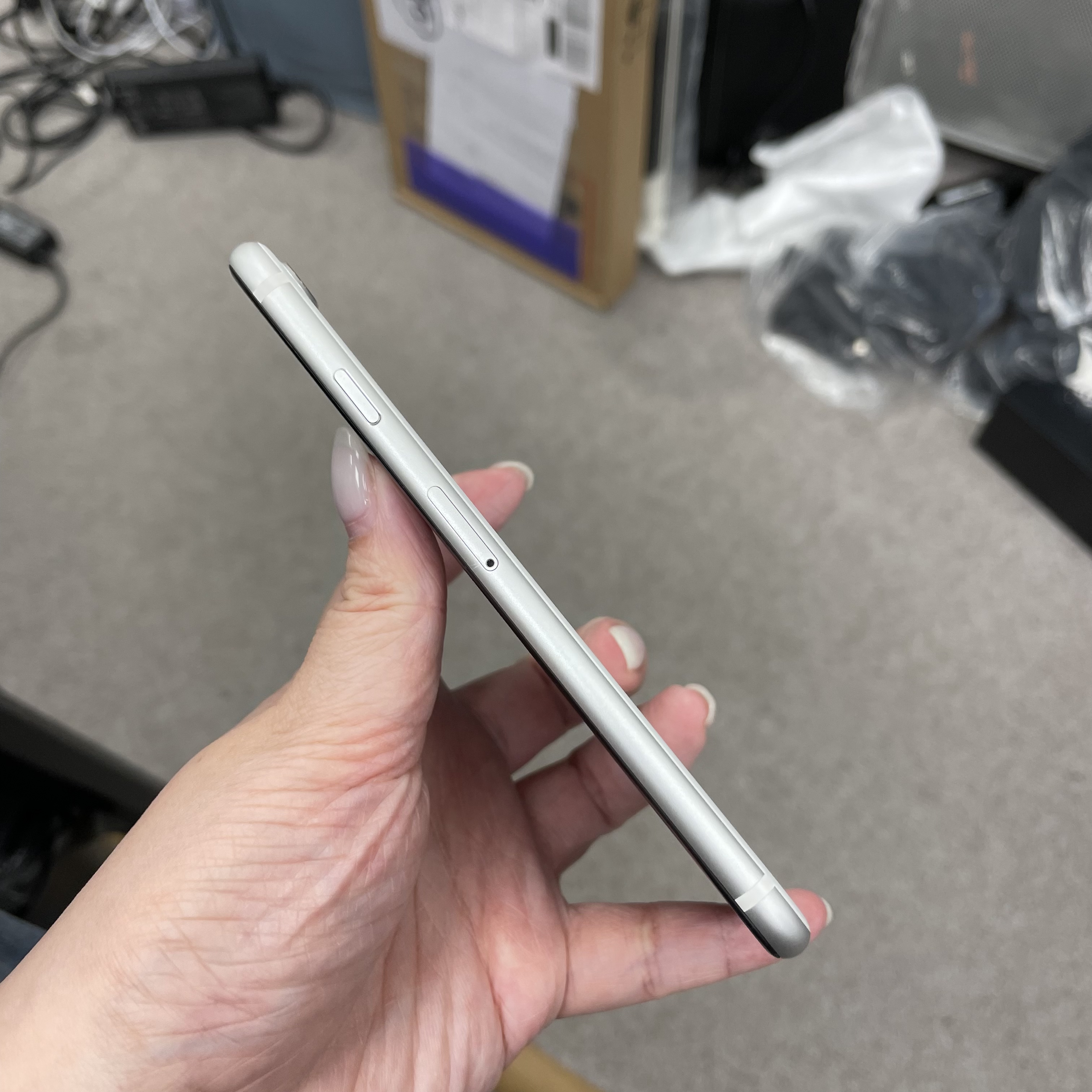 *6635 SE2 勁靚機 64GB 電81 白色 white