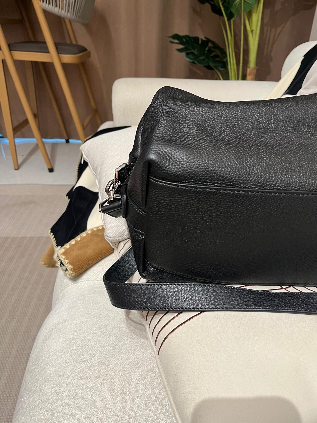 Givenchy Calfskin Nightingale 2 Way Bag 100%Authentic,98%new ✅dust bag