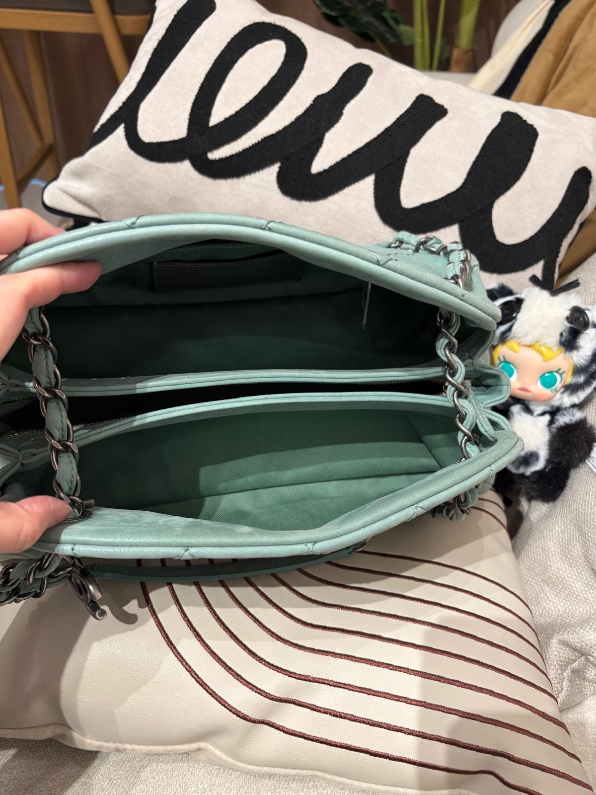 chanel mademoiselle Shoulder Bag 100%Authentic, 95%New ✅Card✅Dust bag