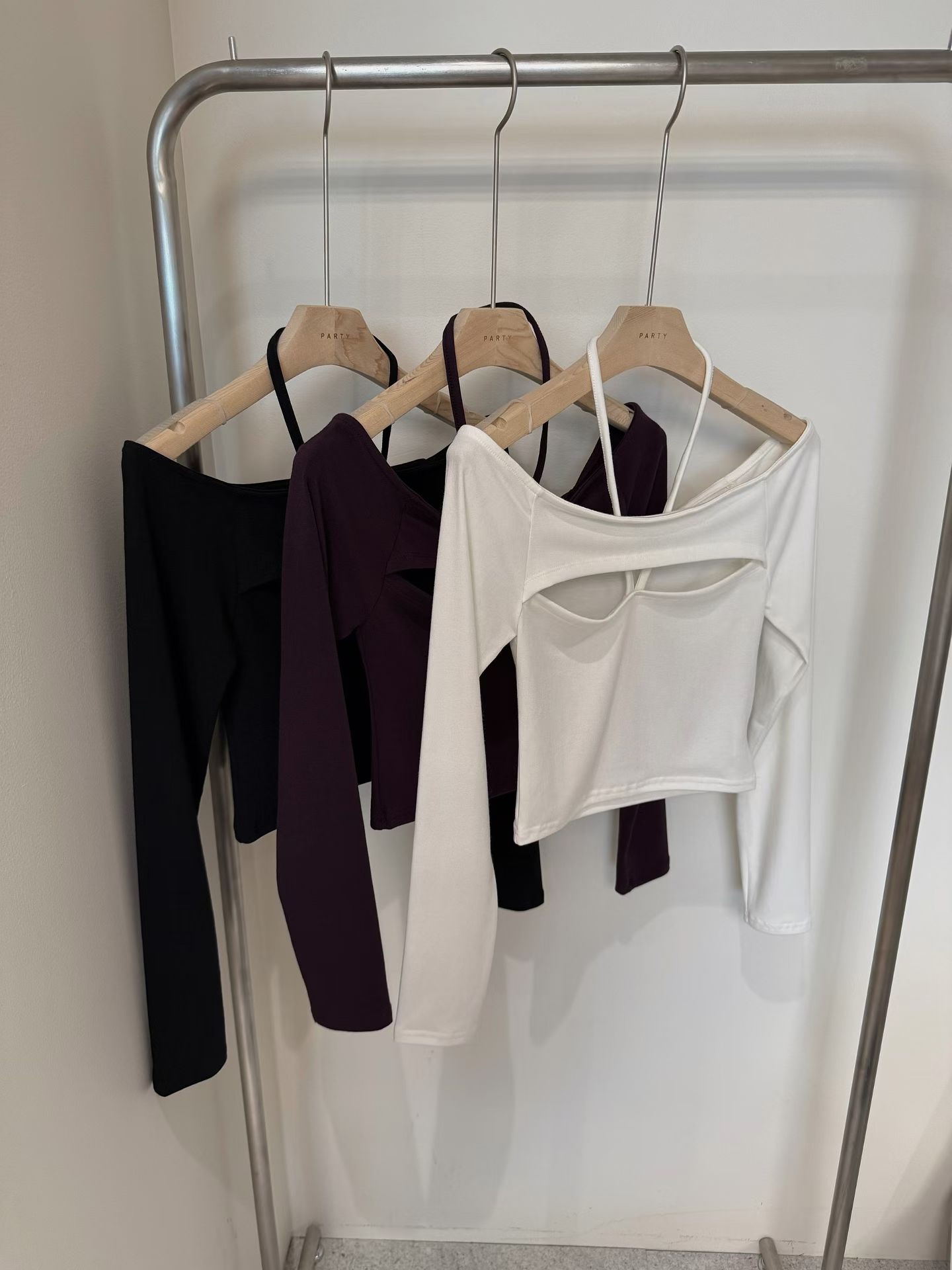 韓國小性感胸前開窿掛頸Top