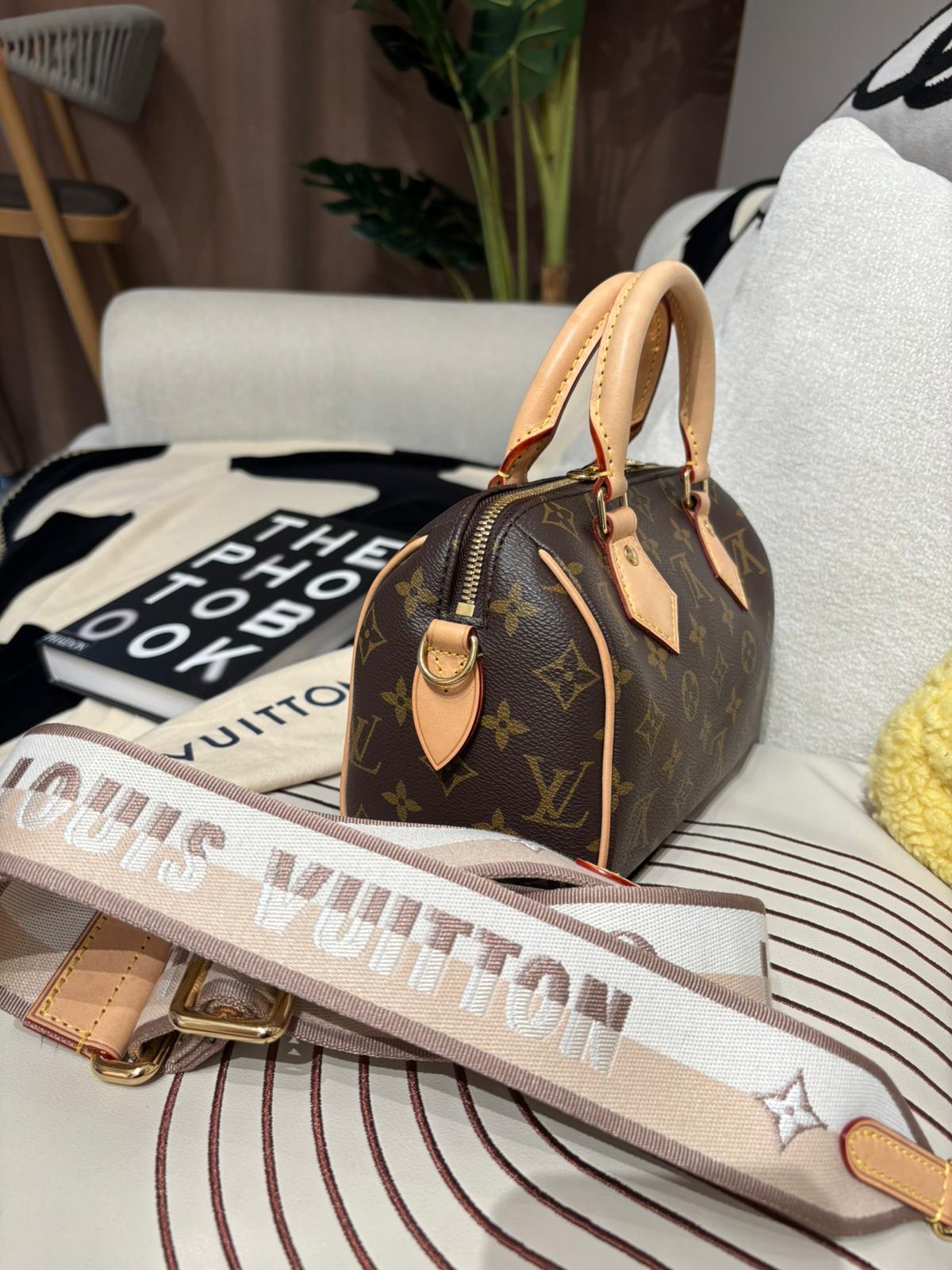 LV Speedy 20 monogram ,100%Authentic, 95%New ✅Key Lock✅Dust bag