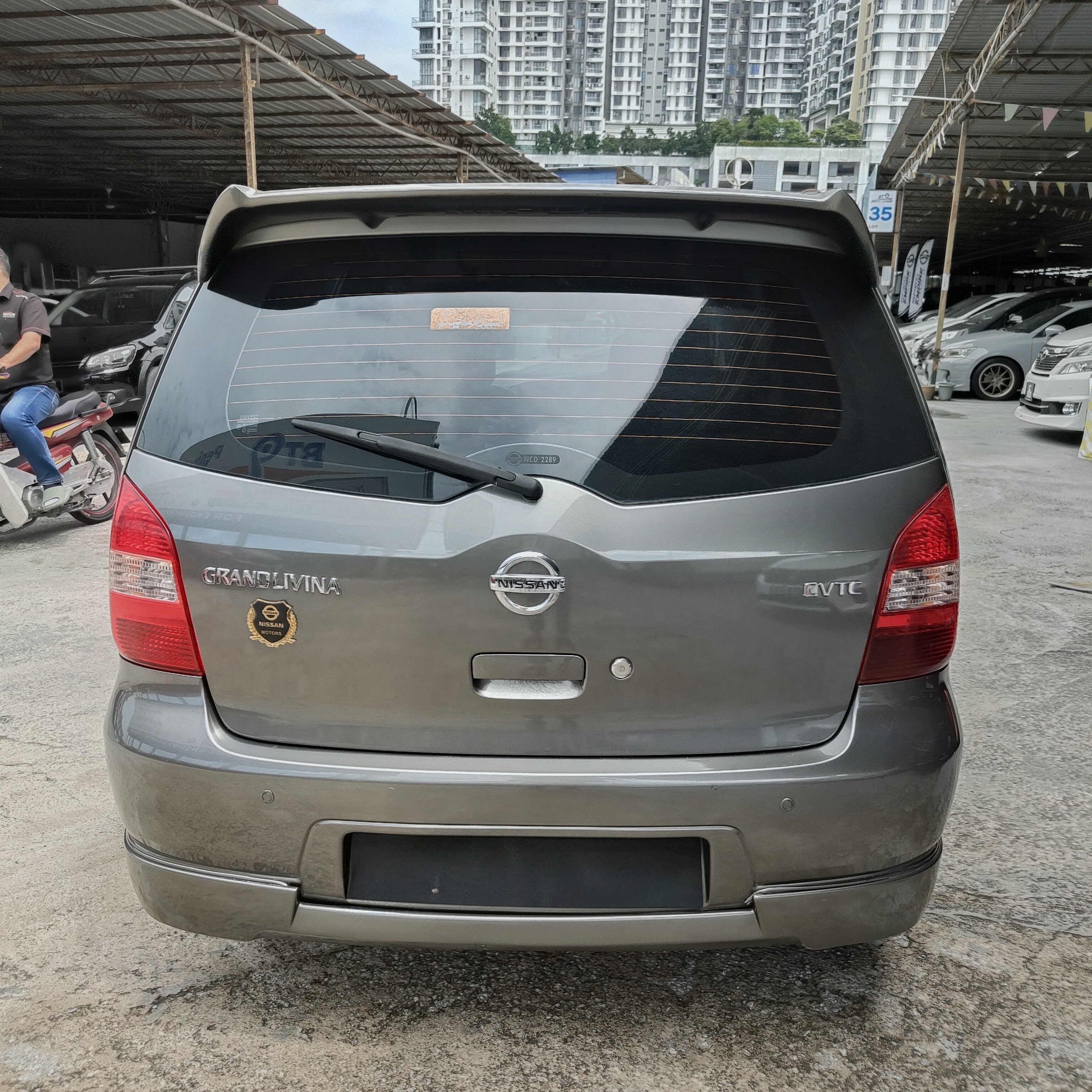 2009 NISSAN GRAND LIVINA 1.8 