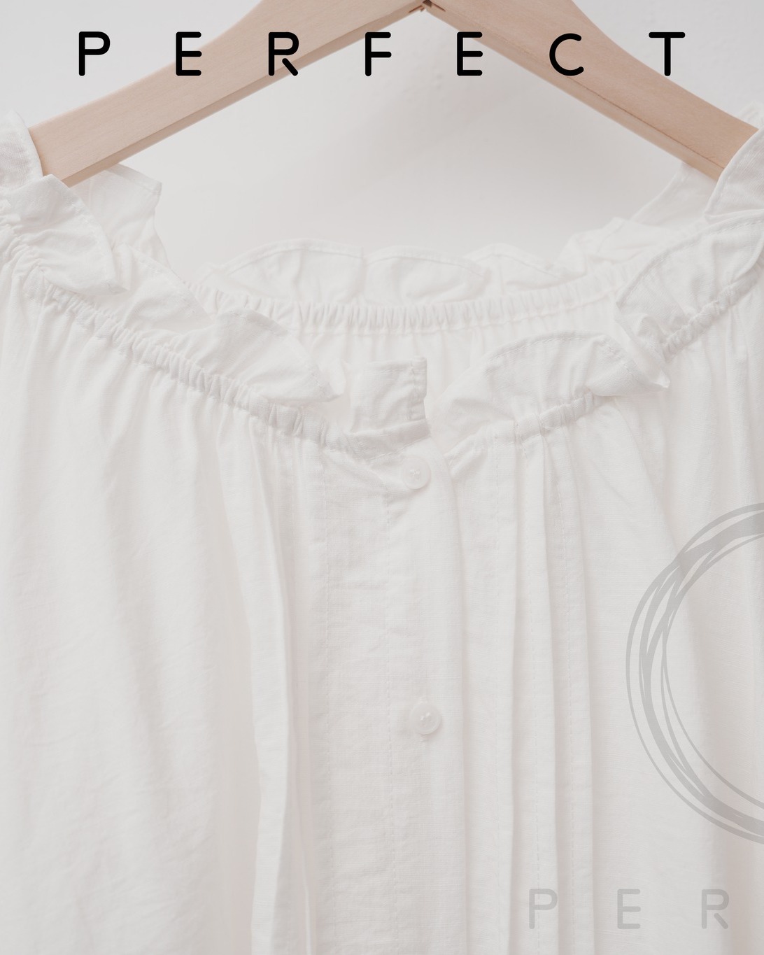 T0002_顯瘦V領波浪衣腳上衣（純潔白）