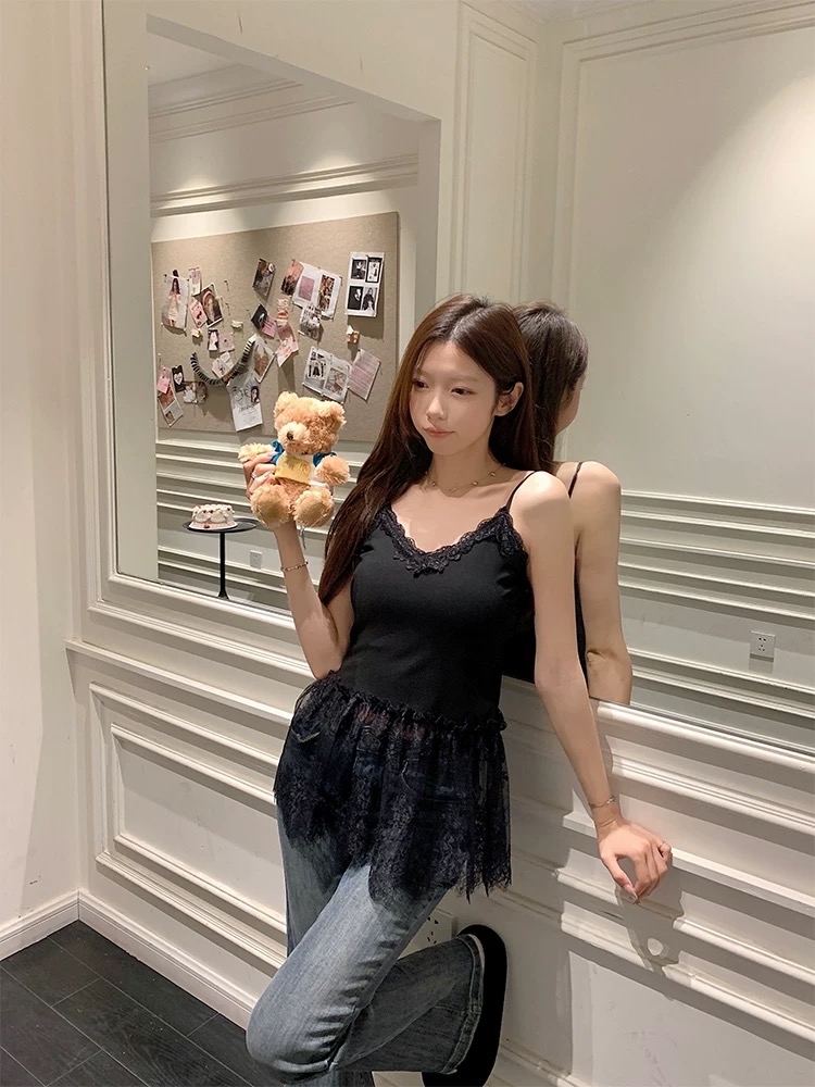 V领蕾丝拼接吊带背心｜CN011762801