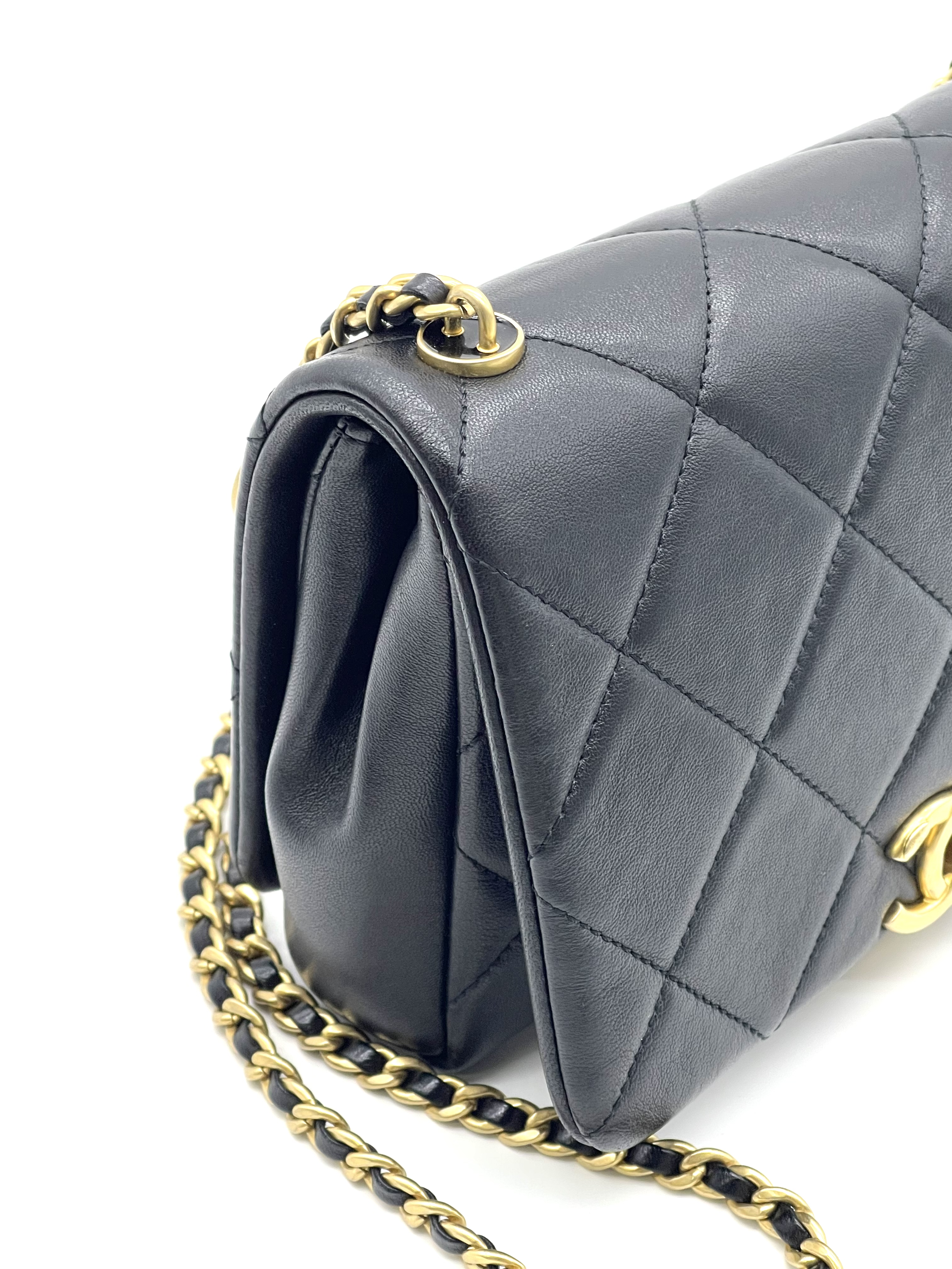 Pre-owned Chanel24s mini flap bag / Product Code: 26031420
