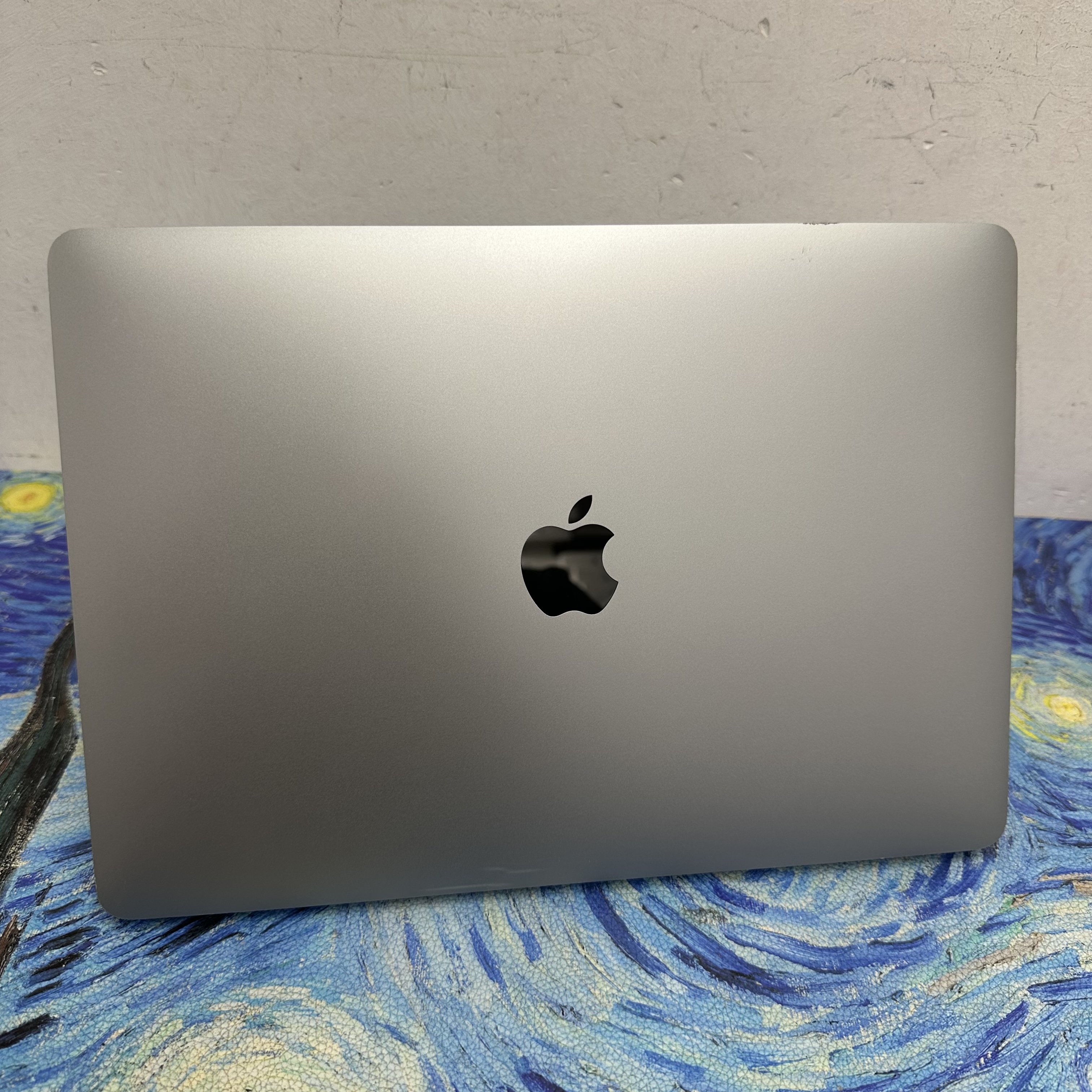 #5895 Apple MacBook Pro 2021/APPLE Retina/M1 CPU/8GB Ram/256GB SSD/Touch ID/13.3吋Mon/太空灰/ Gaming Laptop / Notebook/ Movie / Netflix / Office / Work / YouTube 