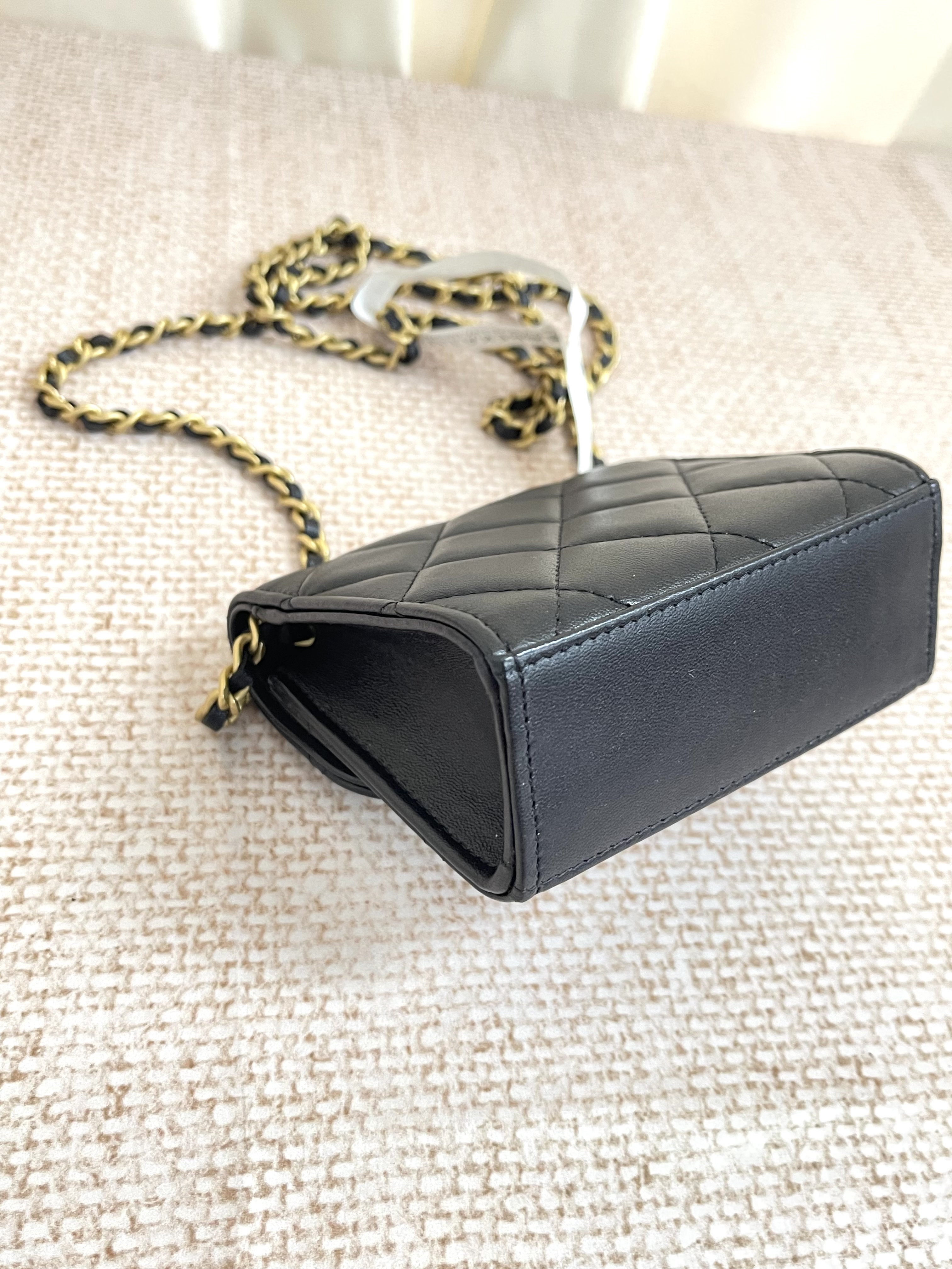 Pre-owned Chanel Heart WOC/ Product Code: 26032101