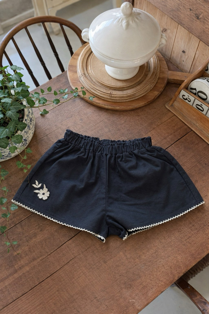 ☀️預訂 韓國直送☀️🇰🇷Marron兩色花卉刺繡花邊短褲