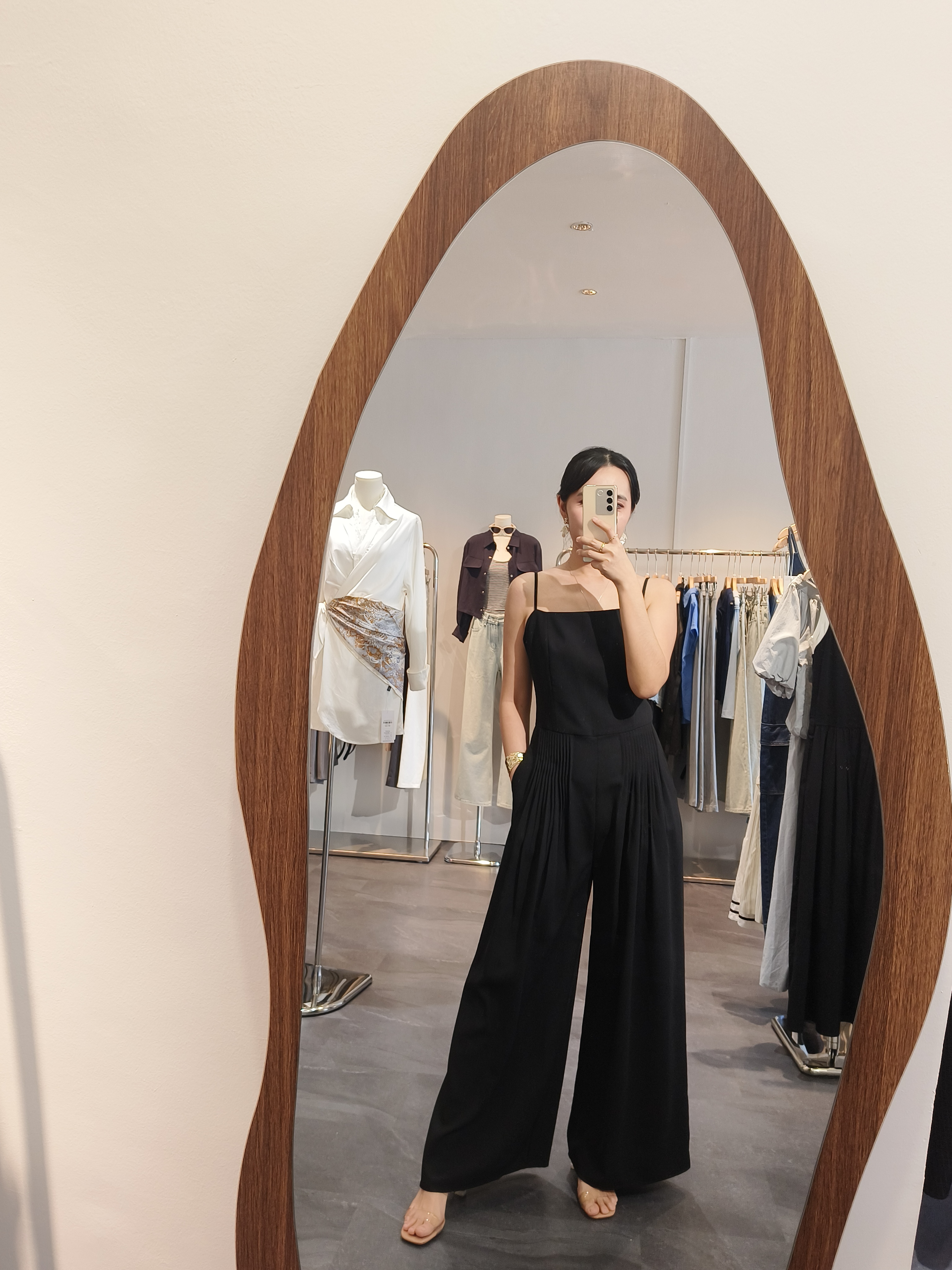 黑色吊带压褶连身裤 Strappy Pleated Jumpsuit