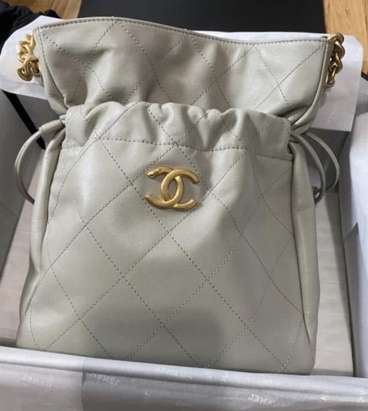 Chanel香奈兒菱格紋抽繩福包