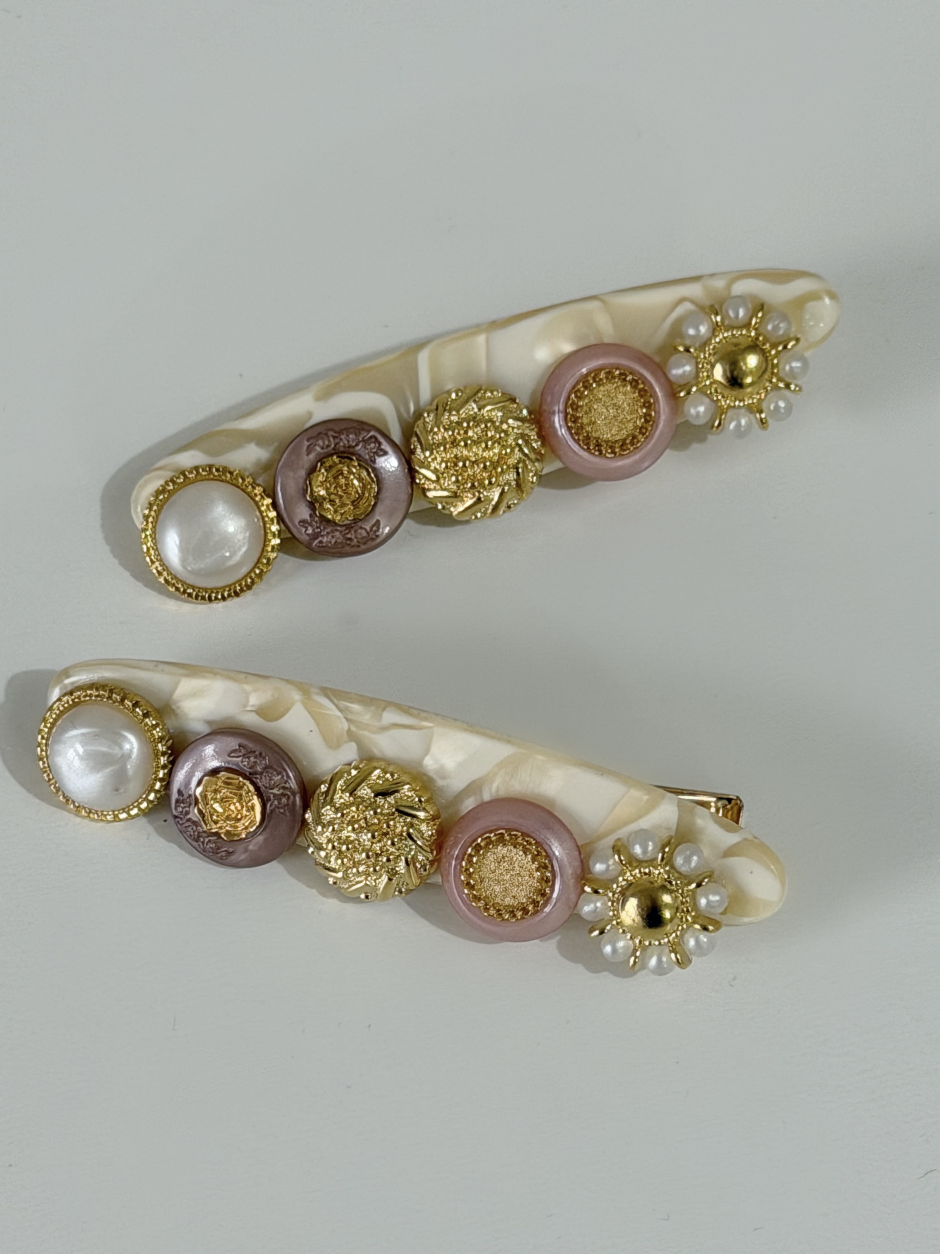 復古鈕扣髮夾/杏粉米白夾 6cm長