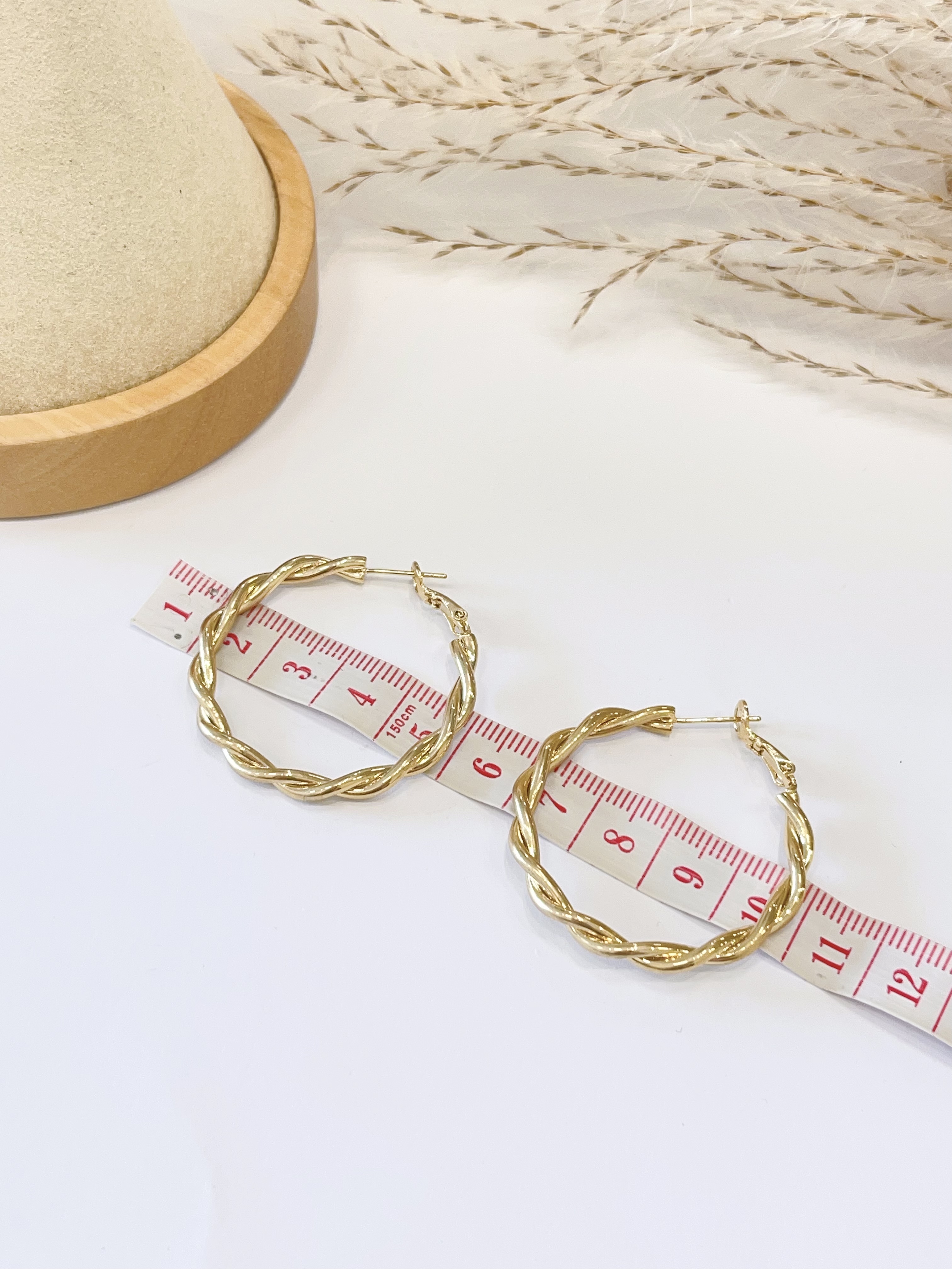 极简金色麻花圆圈耳环