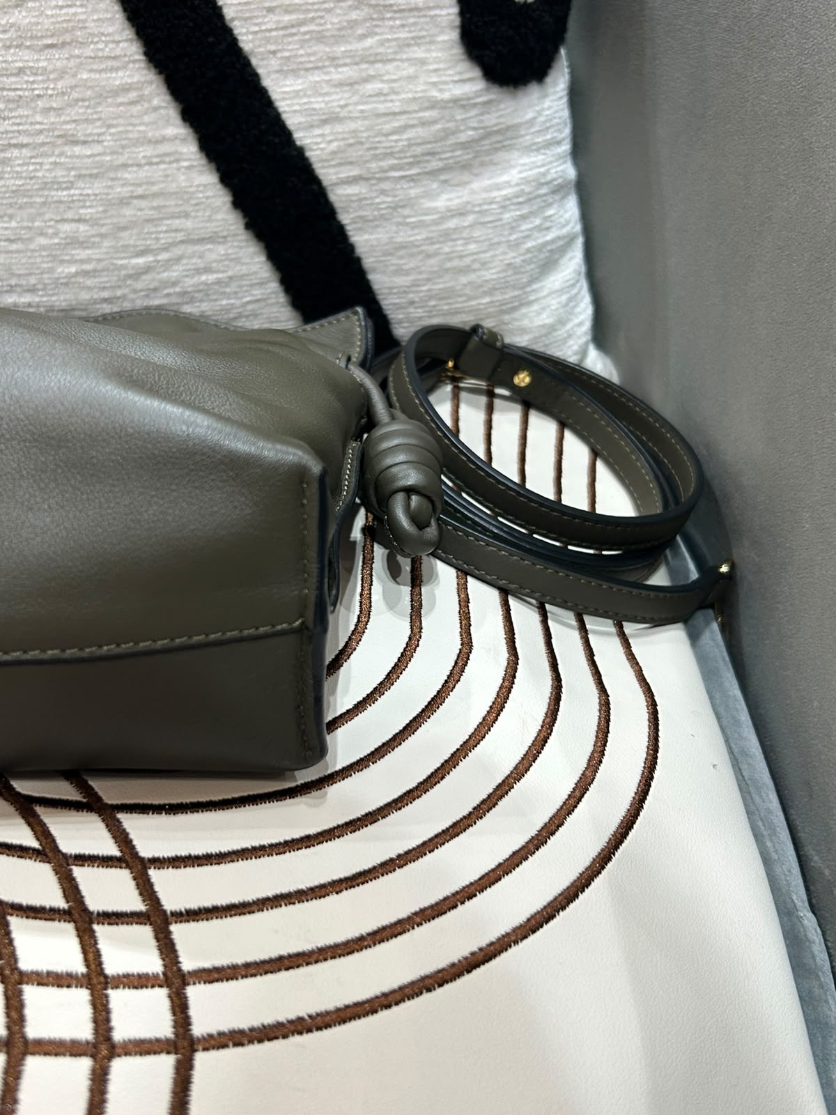 LOEWE Mini Flamenco Shoulder Bag 深綠Nappa Leather 100%Authentic,98%new ✅booklet✅dust bag  