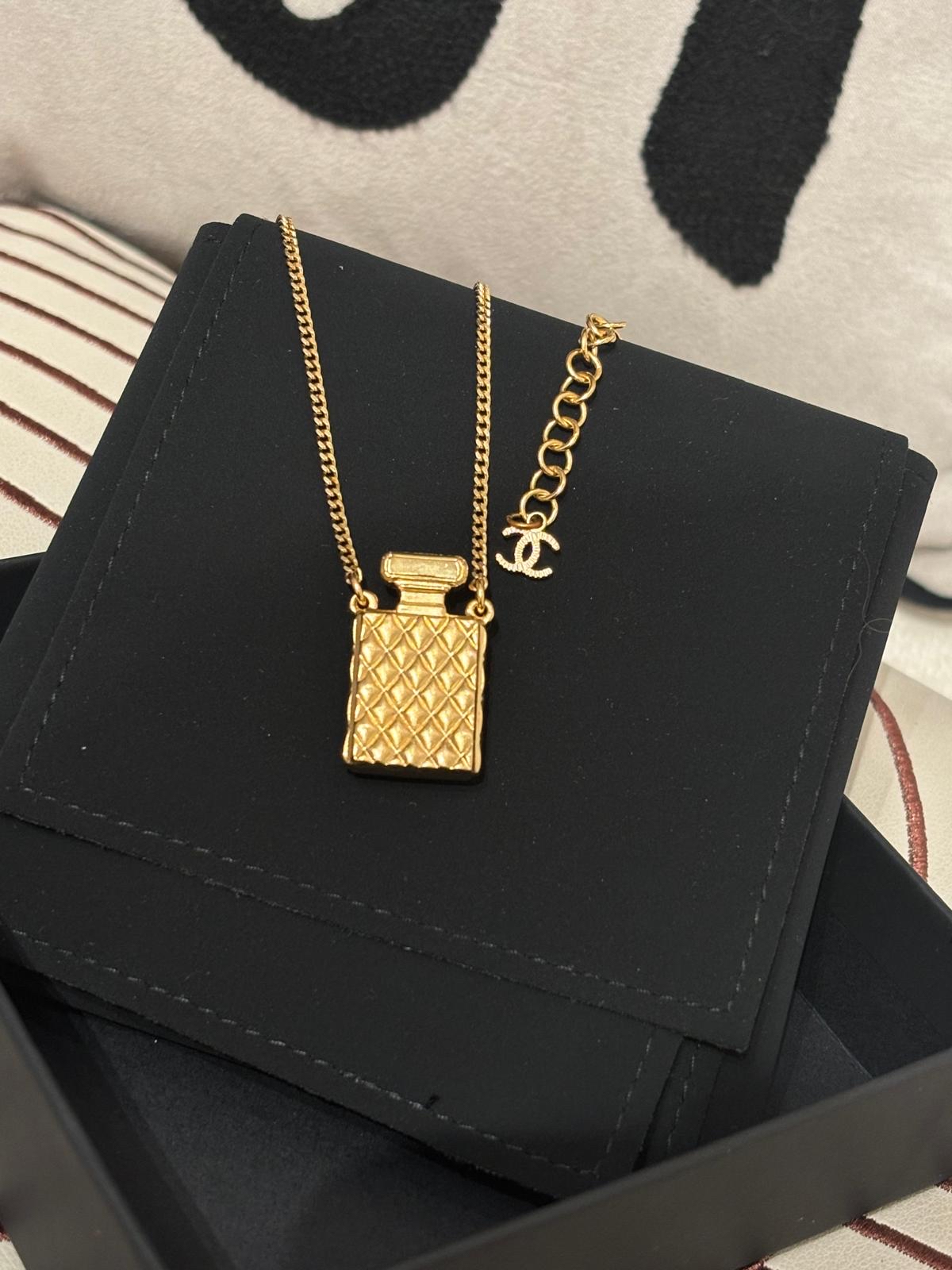CHANEL CC RHINESTONES PERFUME BOTTLE NECKLACE A20A 金色金屬CC水鑽香水樽頸鏈 100%Authentic ,unused全新未使用品 ✅box 