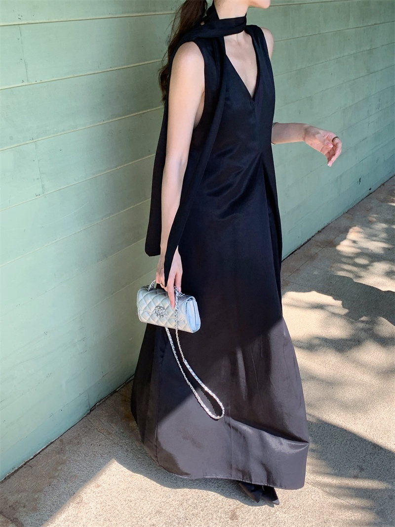 1789 "Black Swan Dress"黑天鹅清冷飘带裙