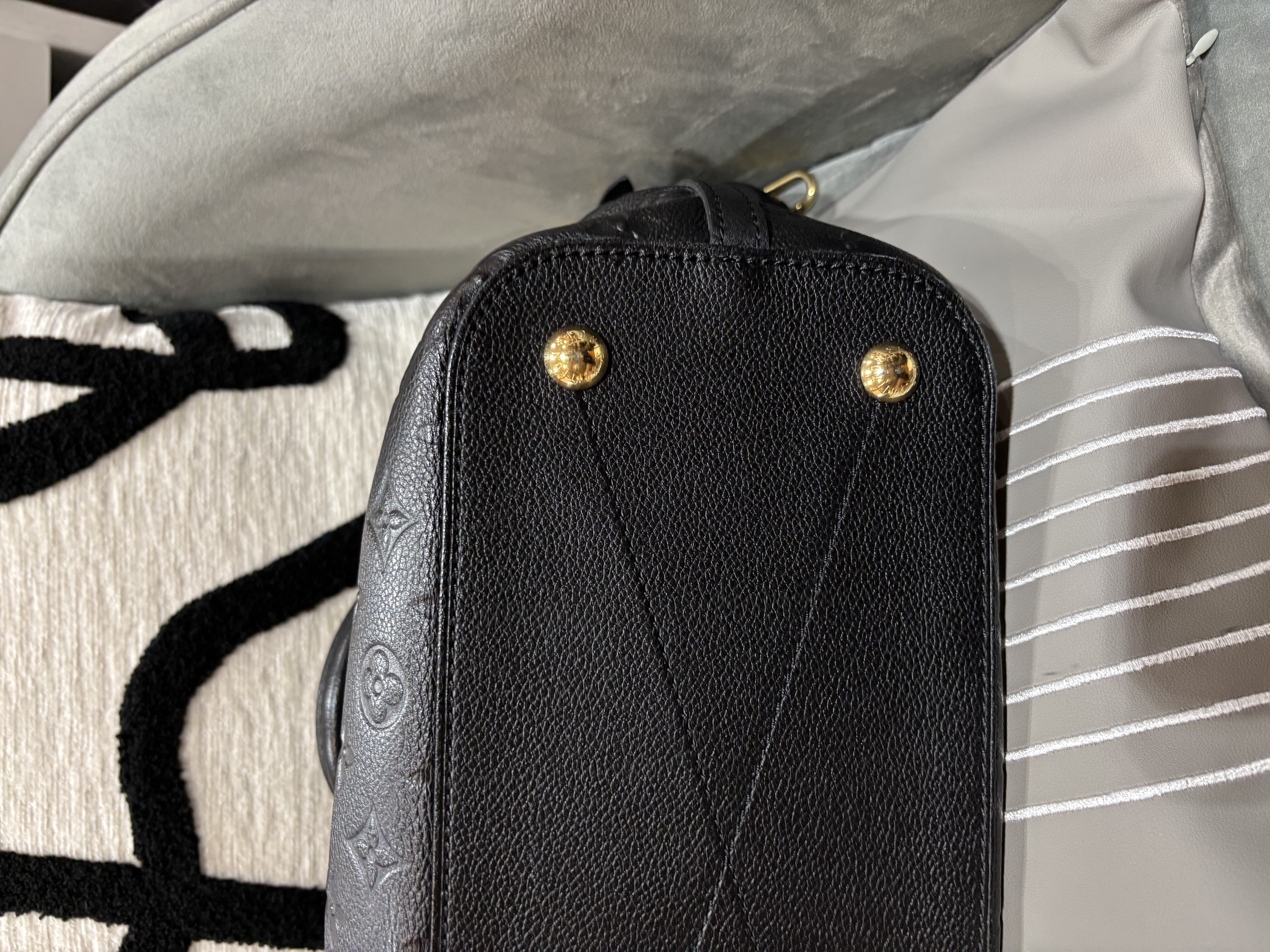 Lv Mazarine MM Black 黑色壓紋牛皮Monogram Empreinte  Bag,100%Authentic,98%new✅strap ✅dust bag 