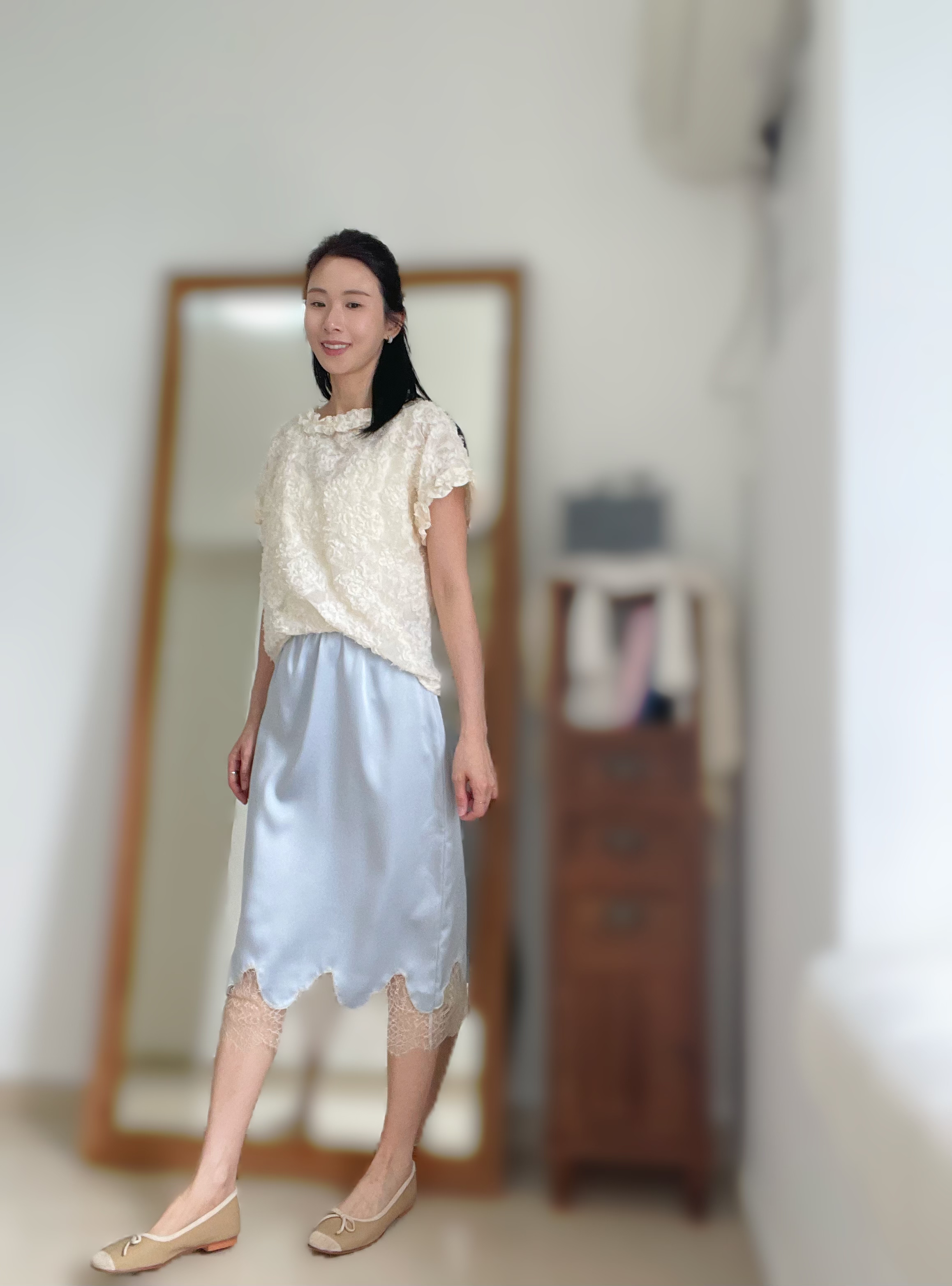 Elegant silky lace skirt