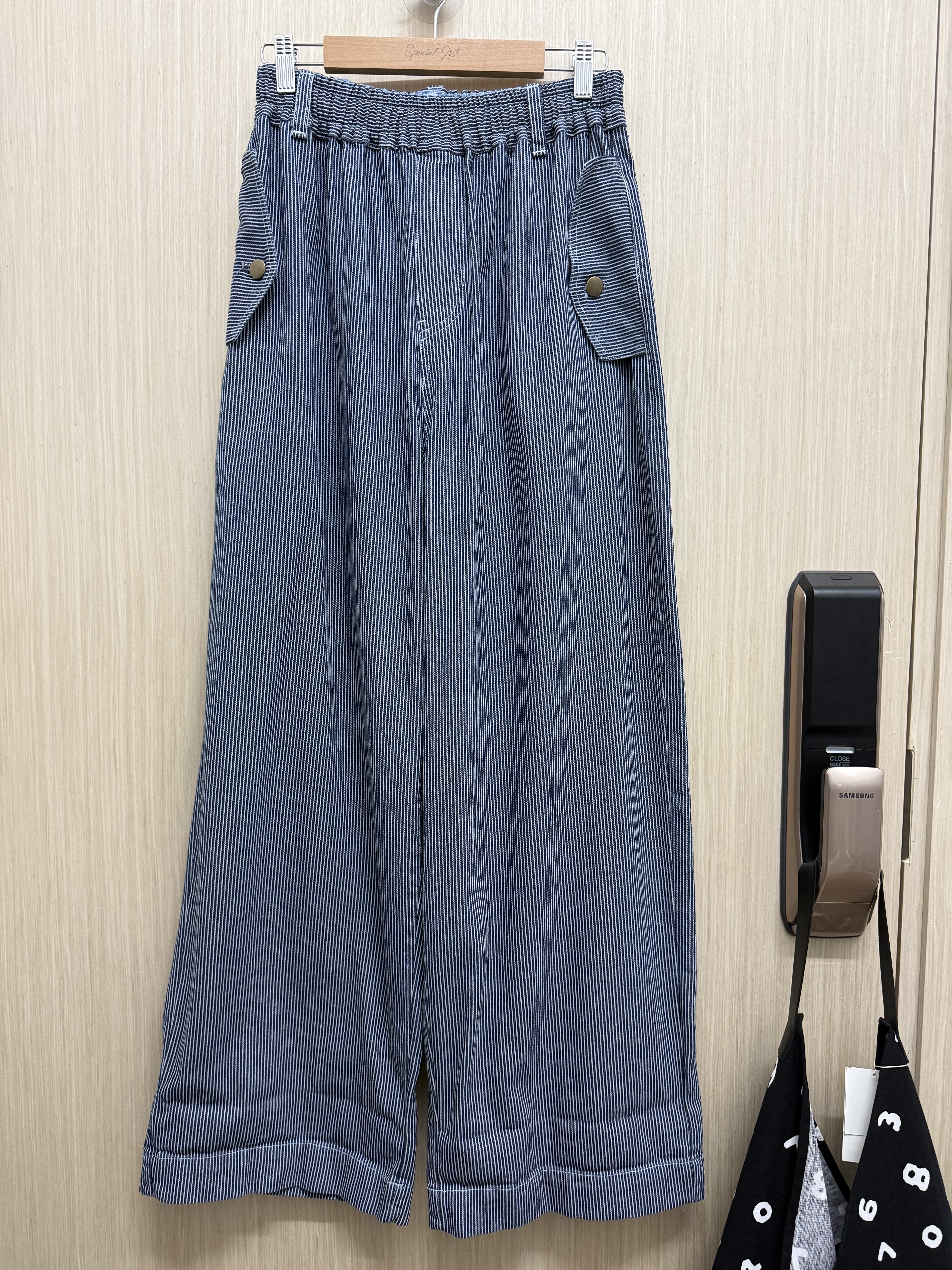 牛仔間條直腳褲