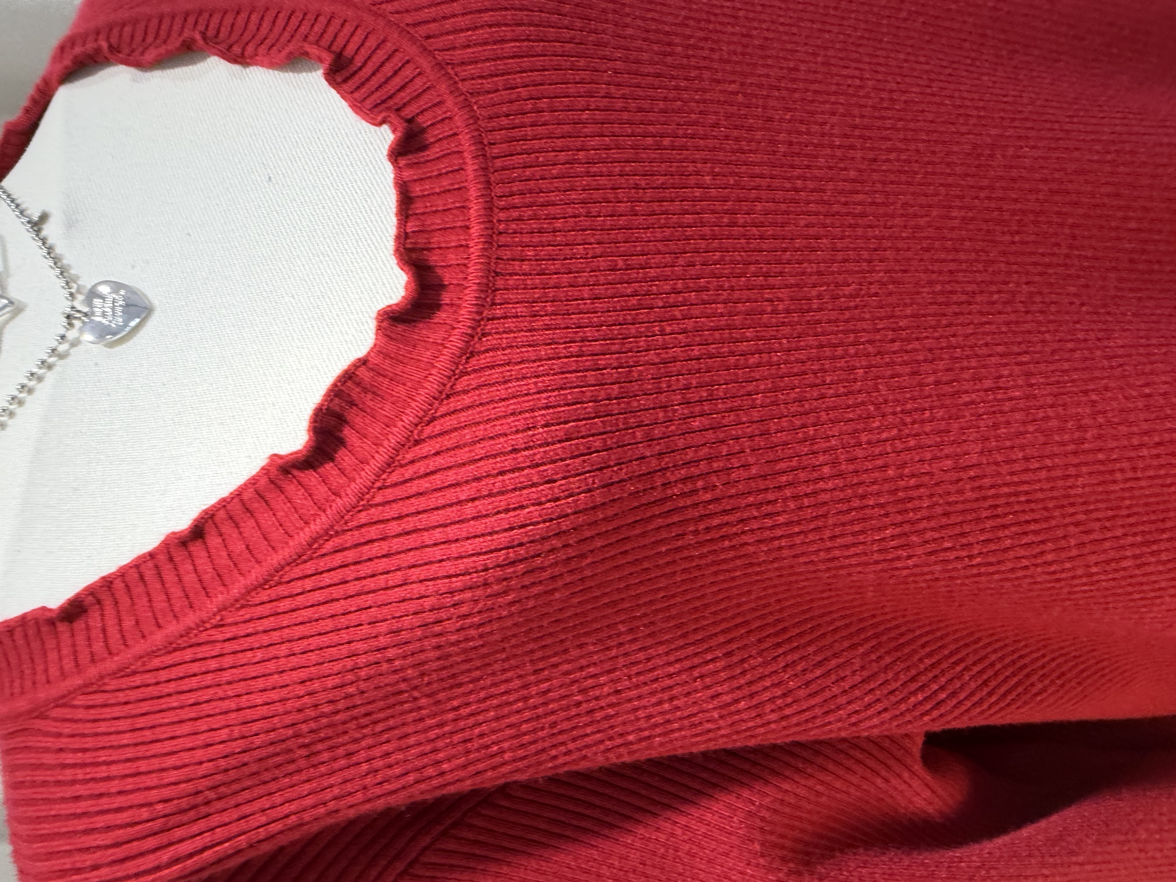 鬆身紅色圓領長袖針織衫