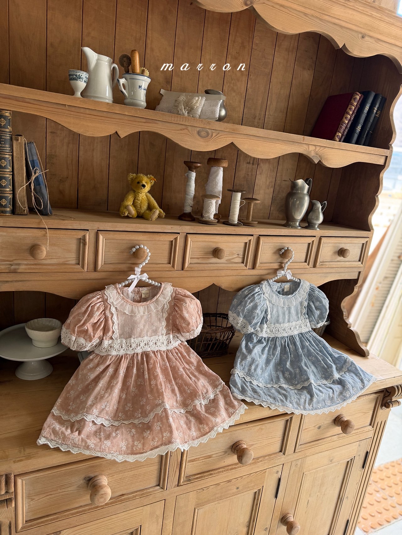 ☀️預訂 韓國直送☀️🇰🇷Marron兩色蕾絲花卉泡泡袖連身裙