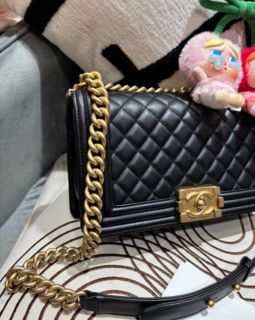 Chanel Boy Chanel 25cm A67086 100%Authentic, 95%New ✅專門店收據✅31Card✅Dust bag
