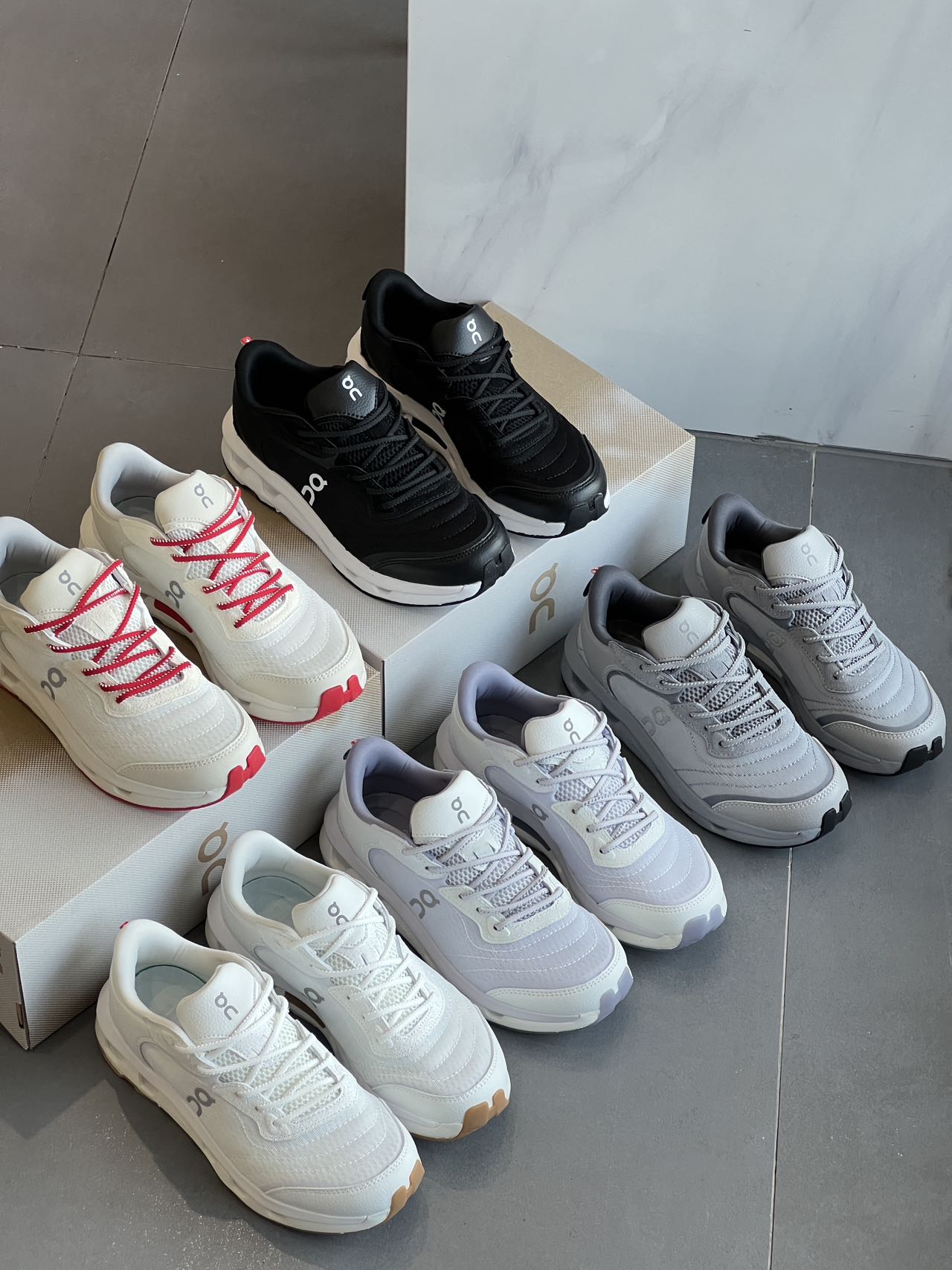 $348對。On 昂跑 Cloudzone Moon 2026年新款 情侶運動跑鞋 👟✨