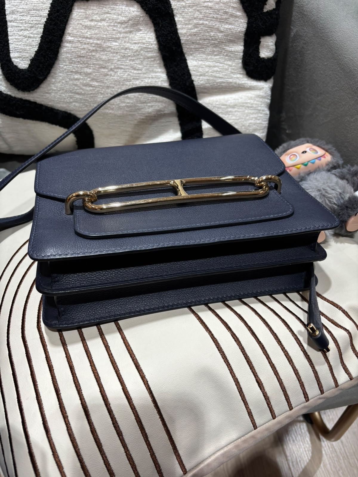 Hermes ROULIS 23,STAMP Y  海軍藍色 100%Authentic, 98%new  ✅dust bag ✅box
