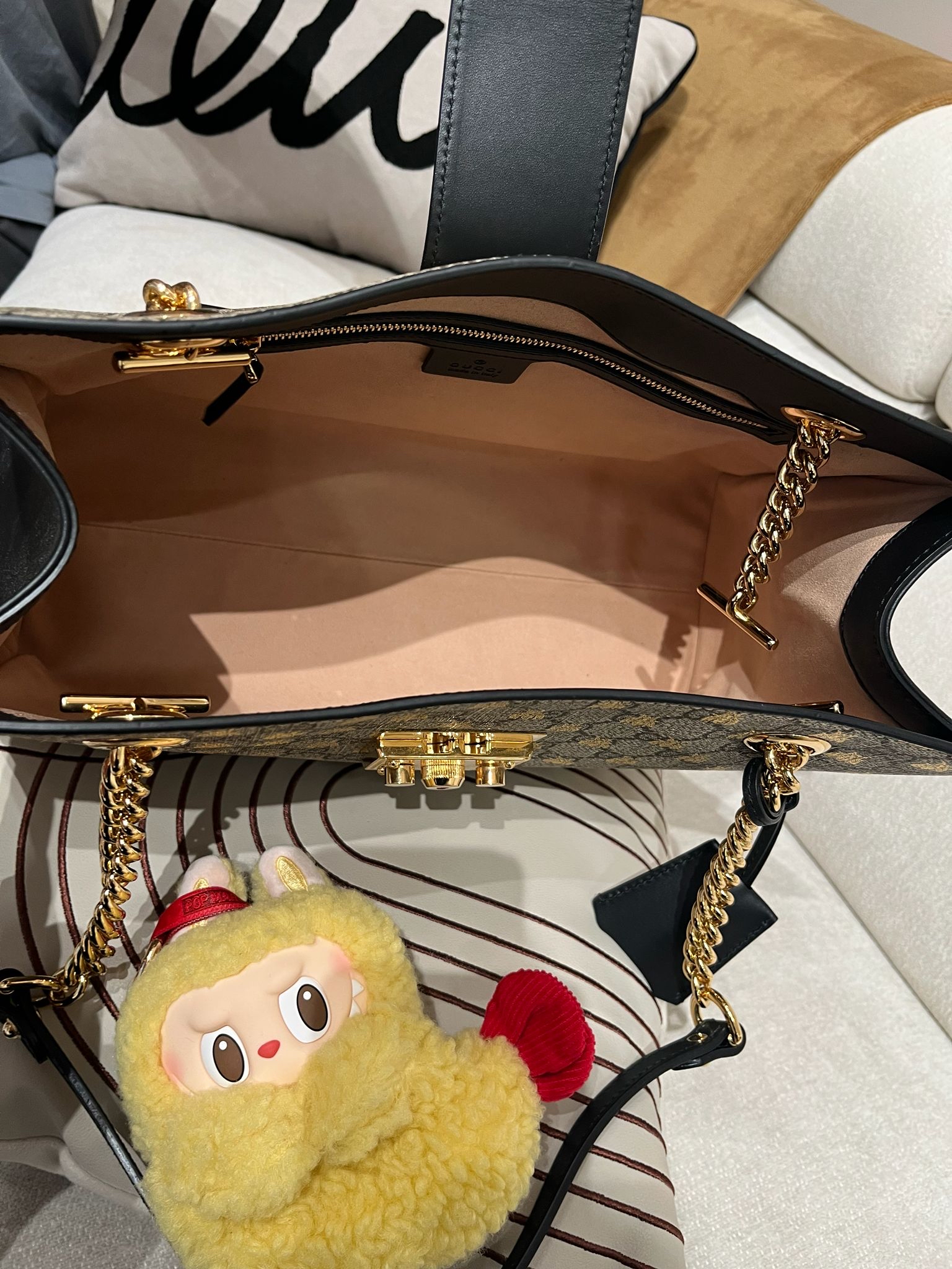 GUCCI PADLOCK GG SUPREME BEE CHAIN SHOULDER BAG  100%Authentic 98%new✅dust bag 