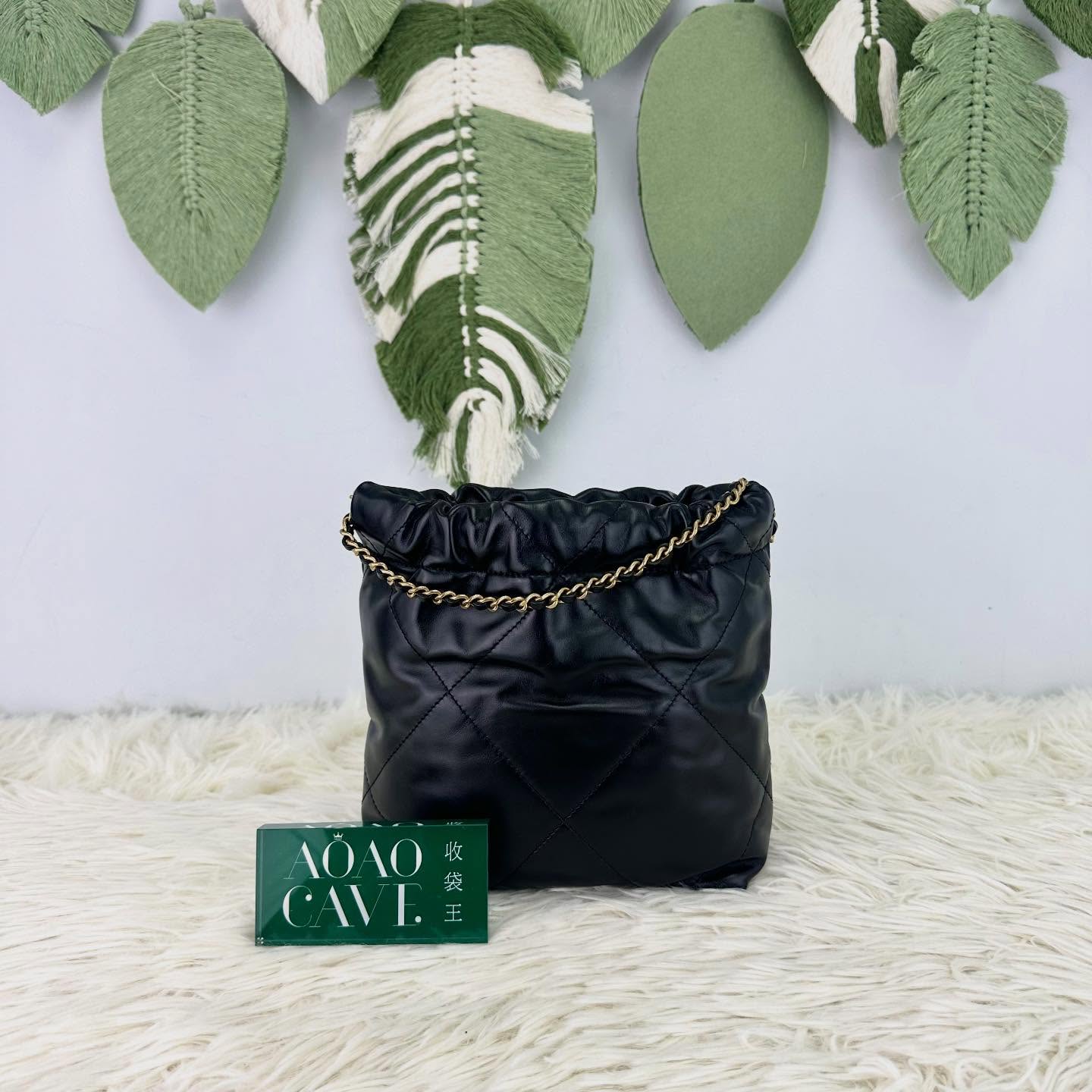 CHANEL 🤍PRE OWNED Mini 22 Bag 黑色金扣 晶片款 2023年全套有單🖤