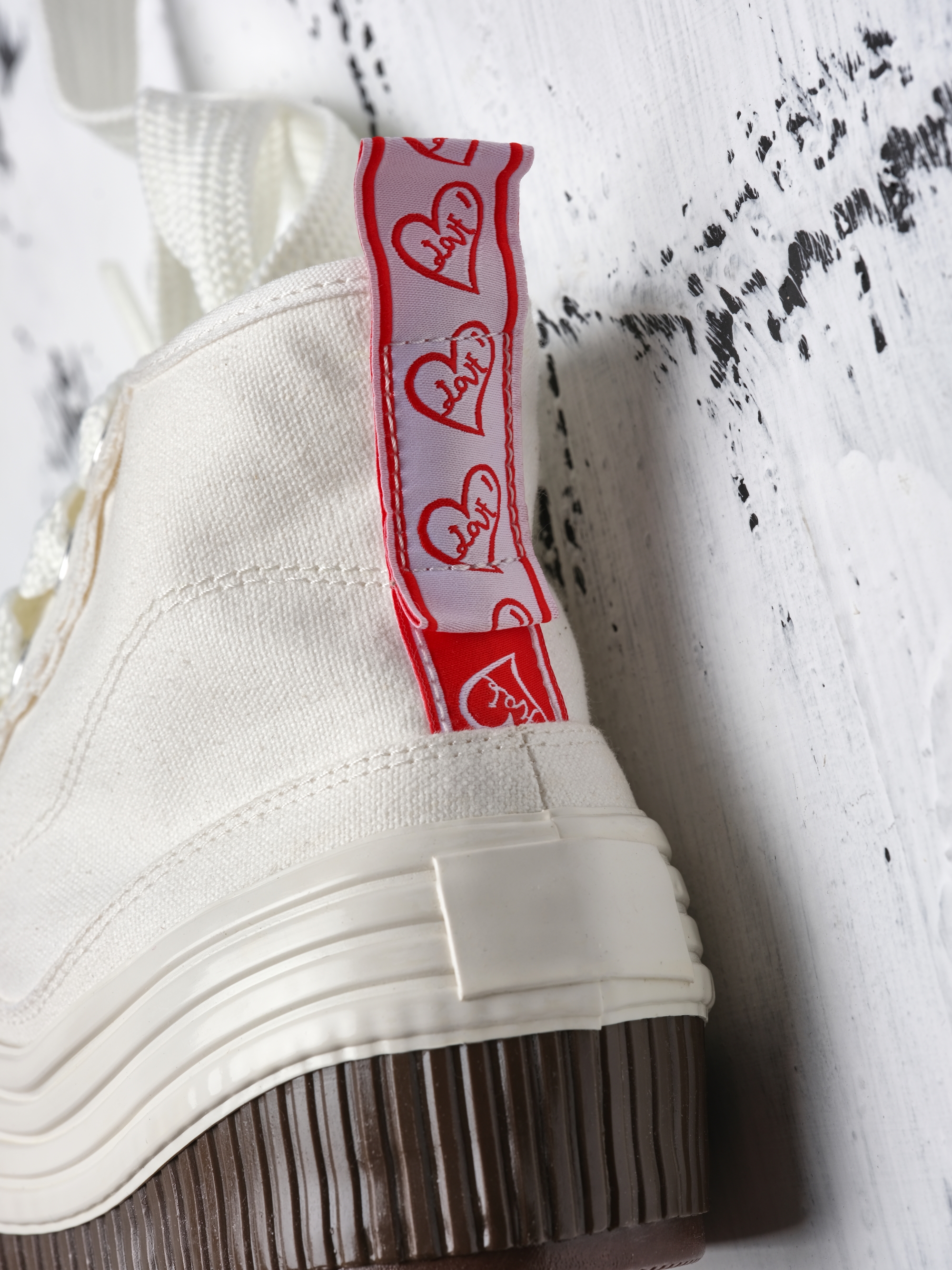 FIRST LOVE Mid (White) 