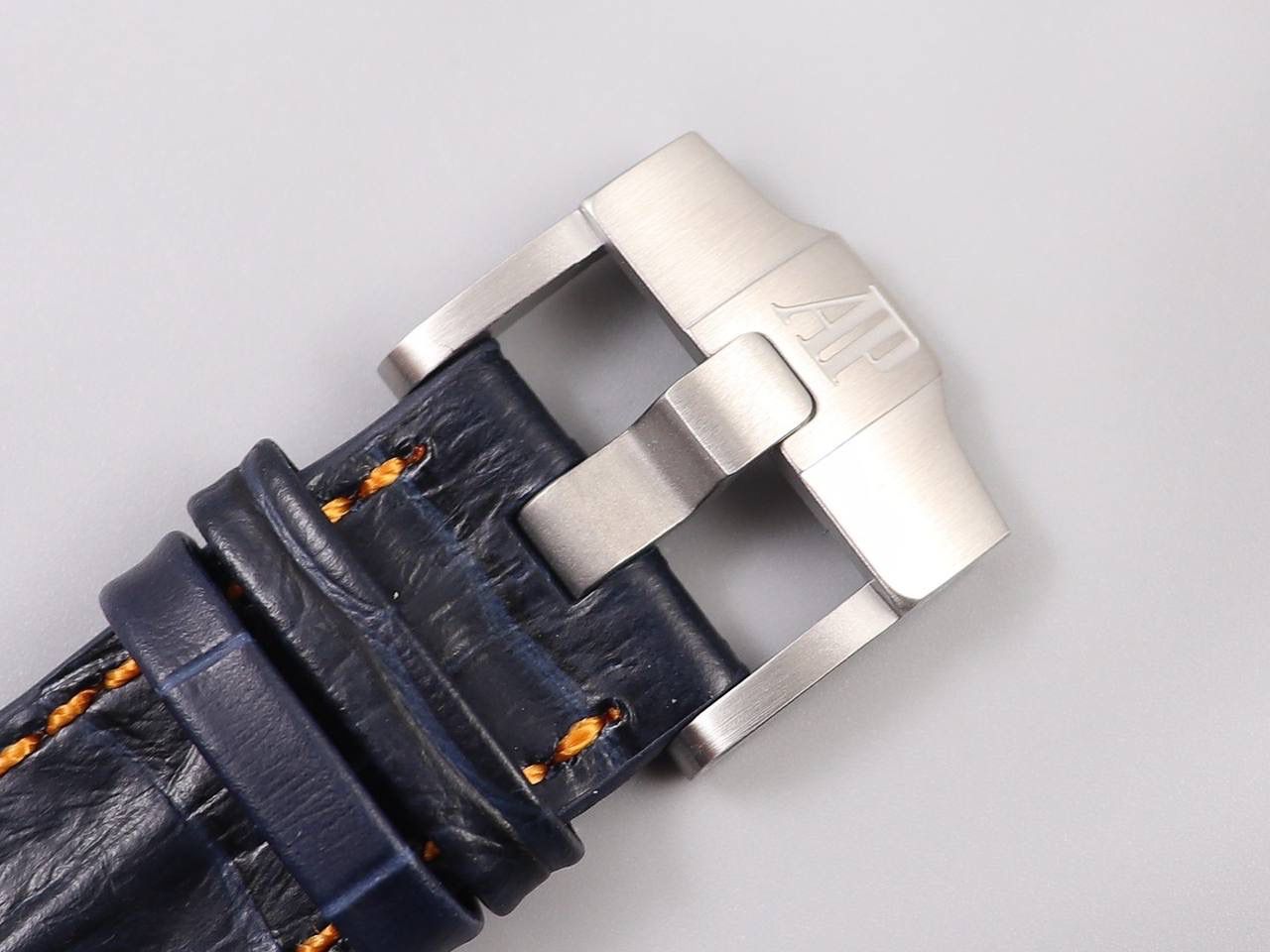 A P26470st蓝天白云V2版经典a p计时款式之一 搭载复刻原版3126机芯 直径42mm 厚度15.6mm 🔥注：JF的所有3126机芯系列是目前市面上壳身最薄和复刻程度最强的版本🔥🔥