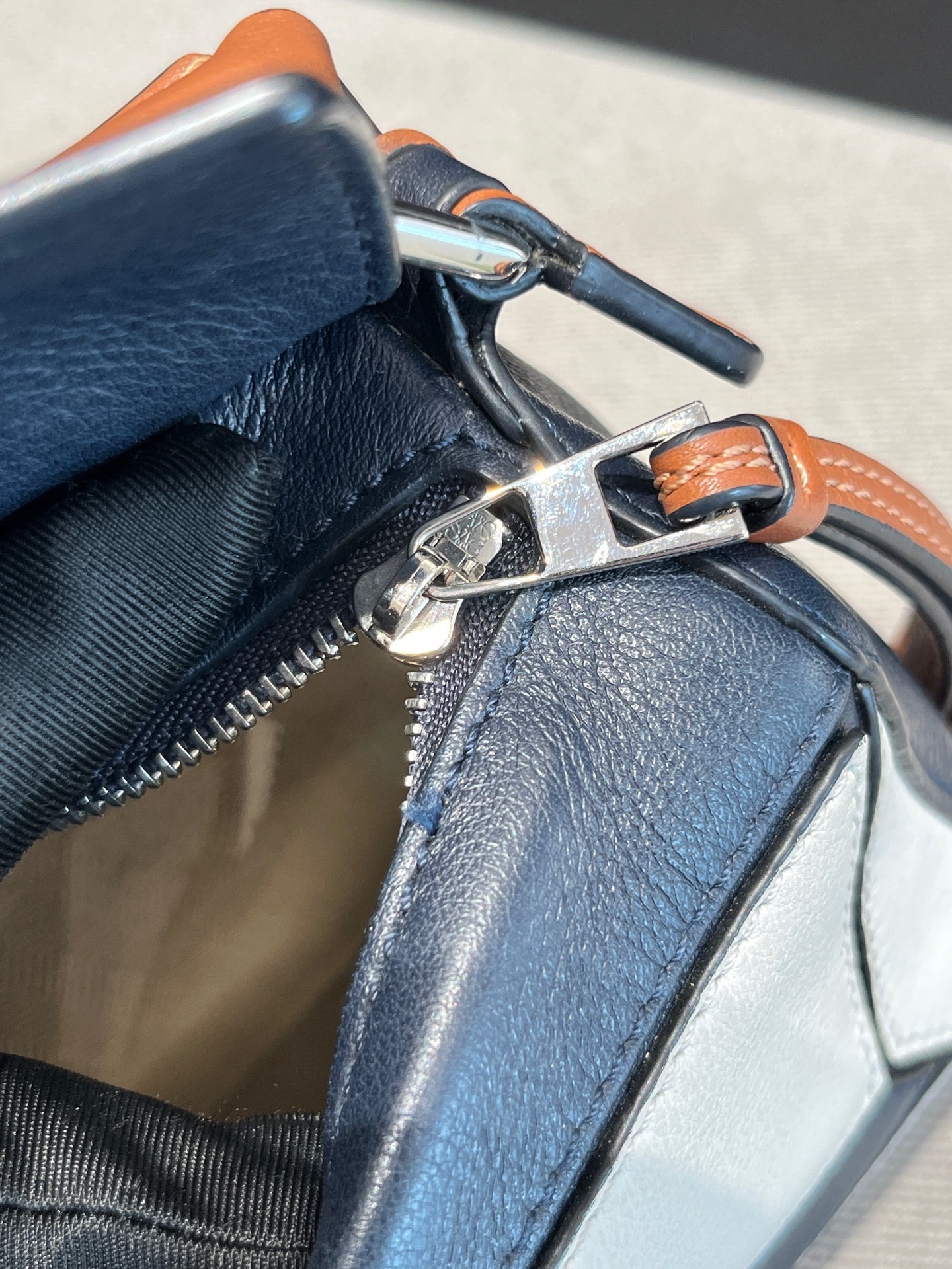 【預訂貨品】Loewe 海軍風三拼色 minipuzzle