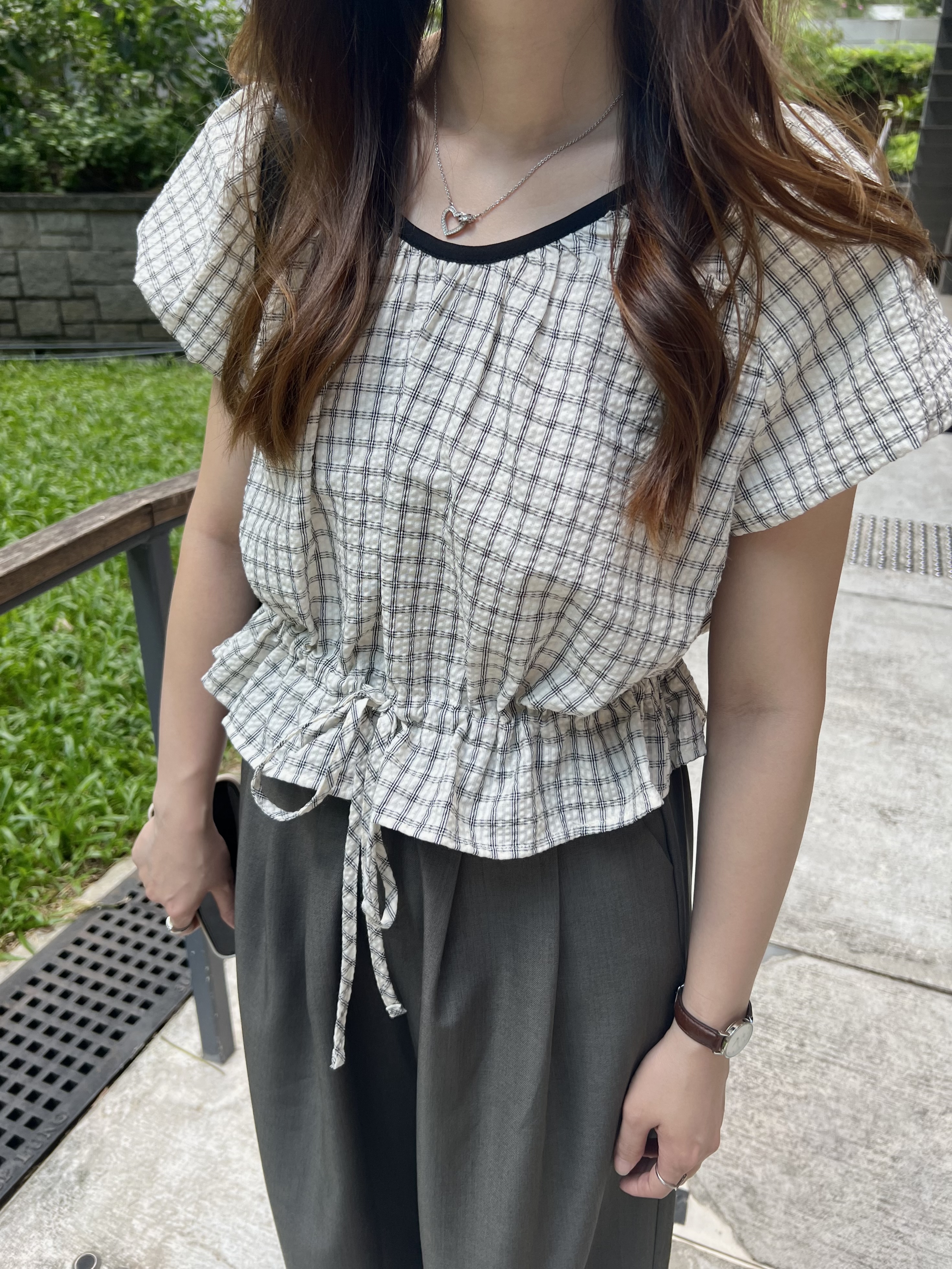 推薦 免熨寬鬆格紋blouse 