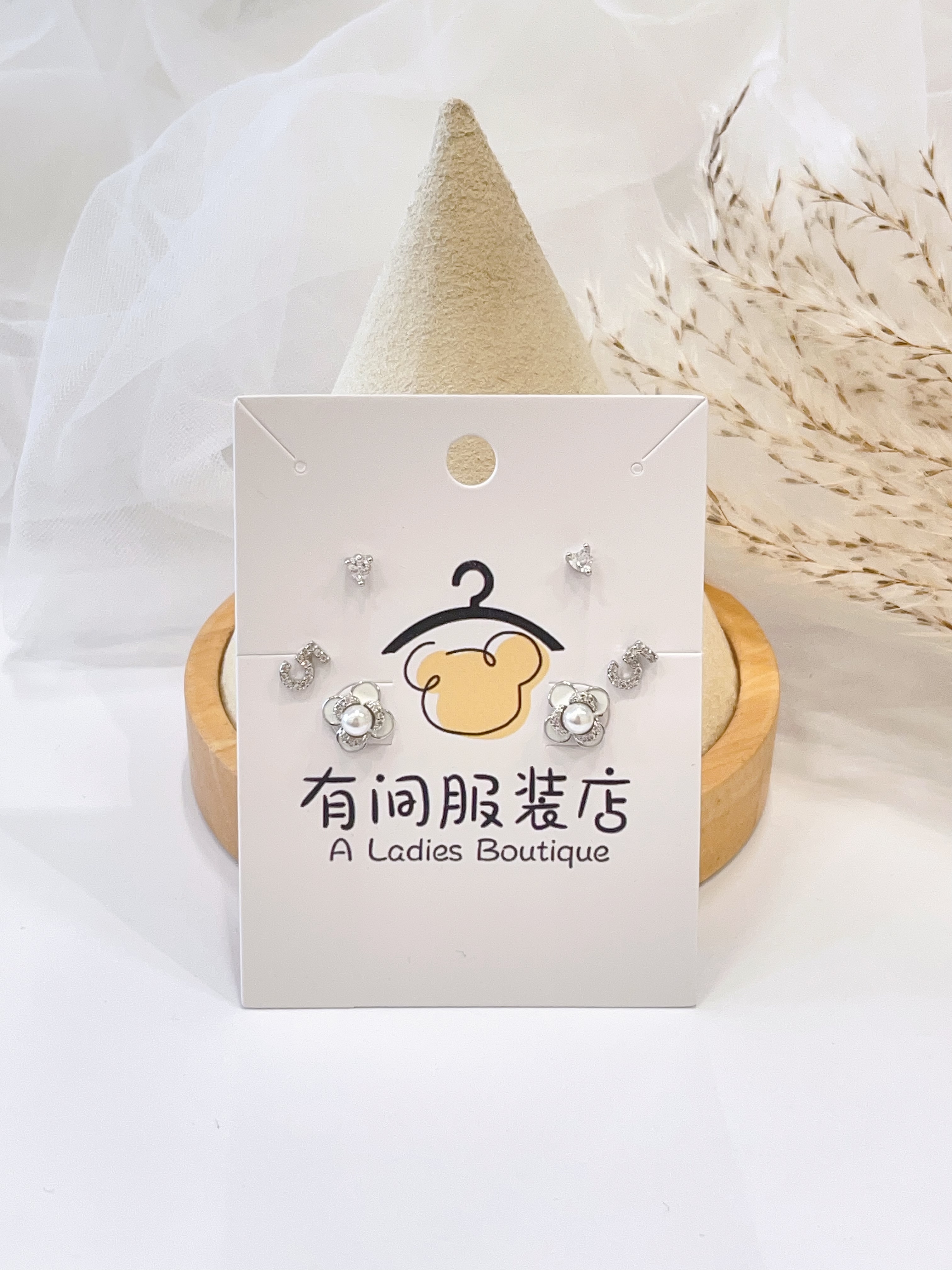 白色山茶花数字耳环套装