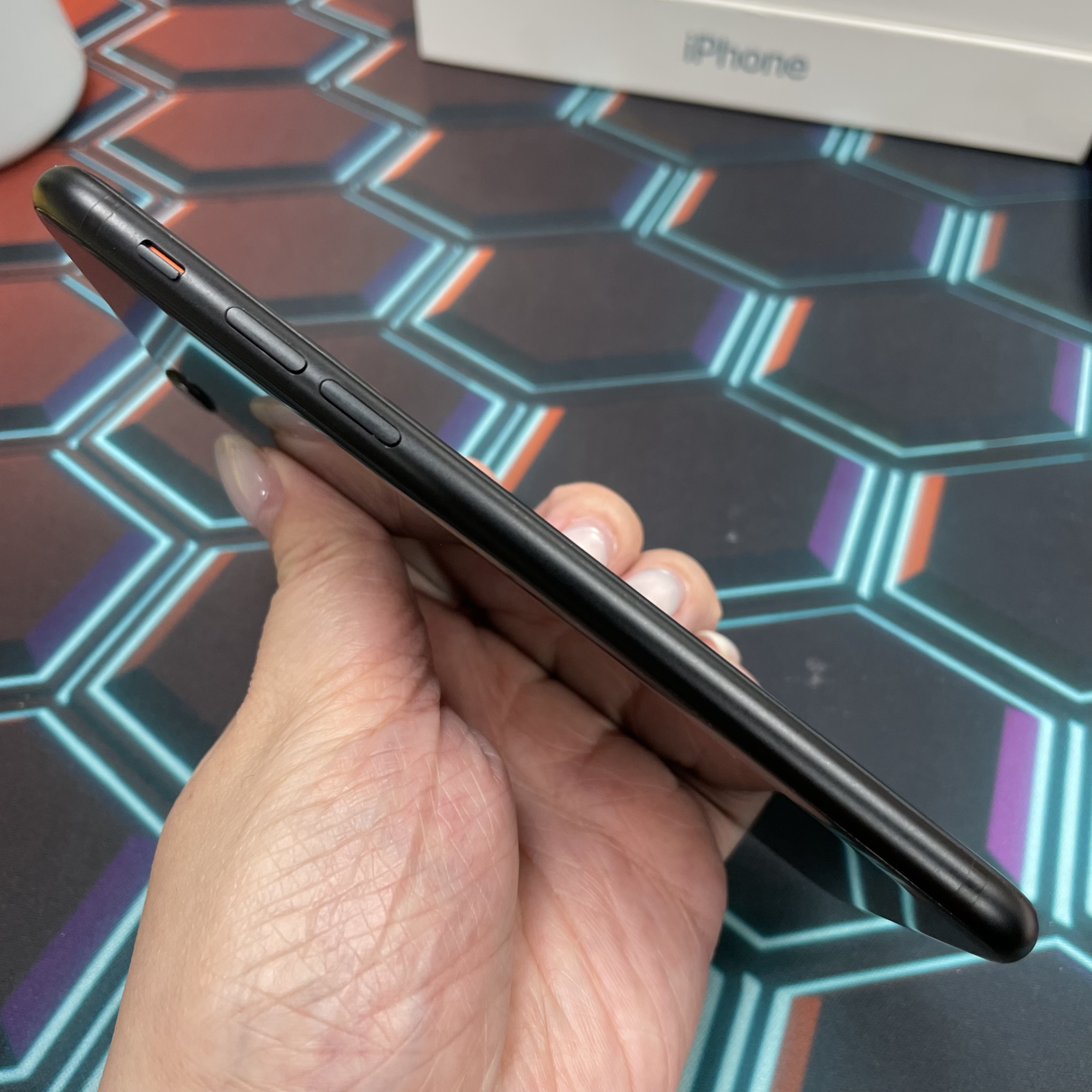 *6639 SE2 勁靚機 64GB 電75 黑色 black