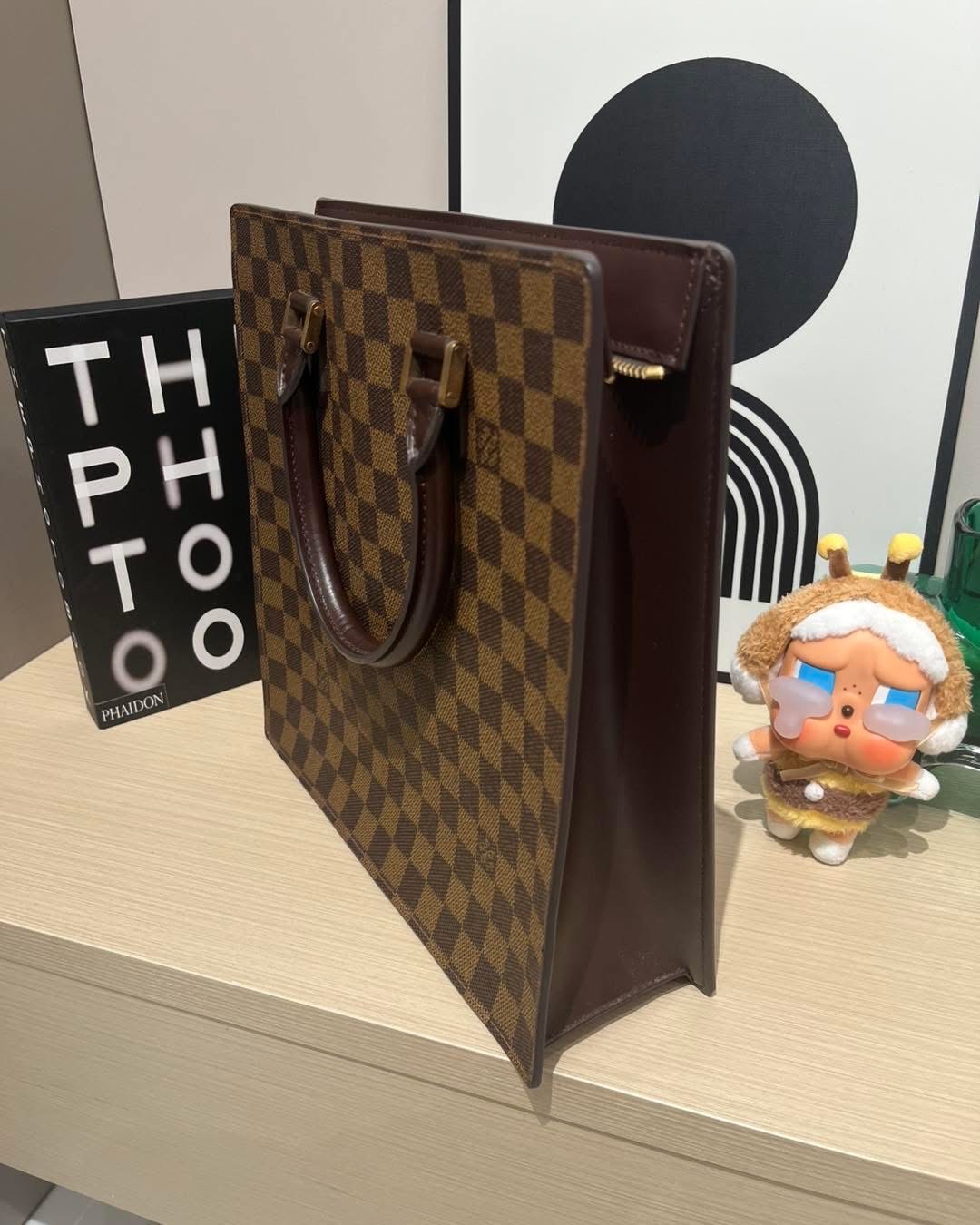Lv sac plat 琴譜包 100%Authentic ,98%new✅dust bag